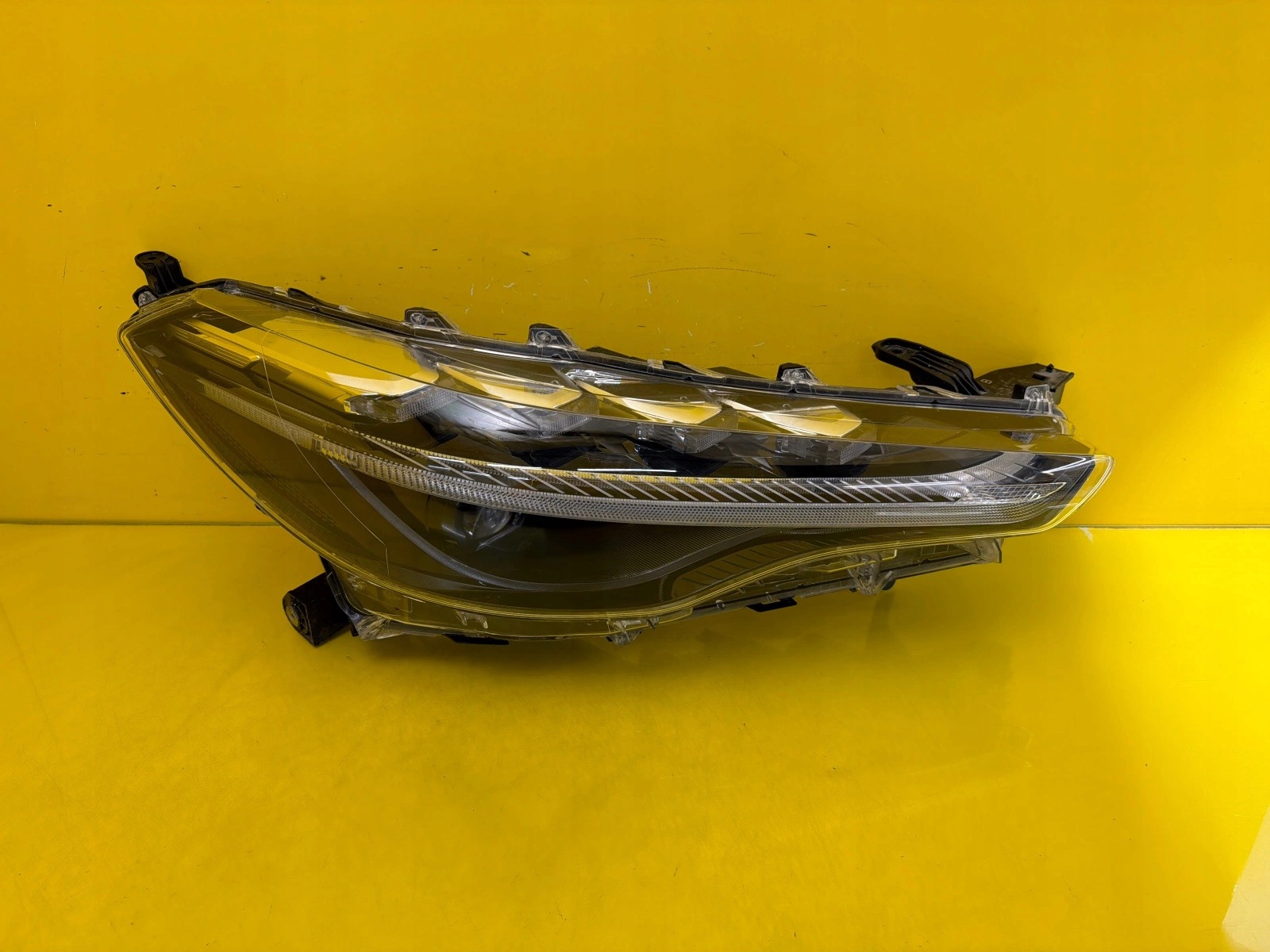 light front right Toyota Corolla Cross 2023- Full Led