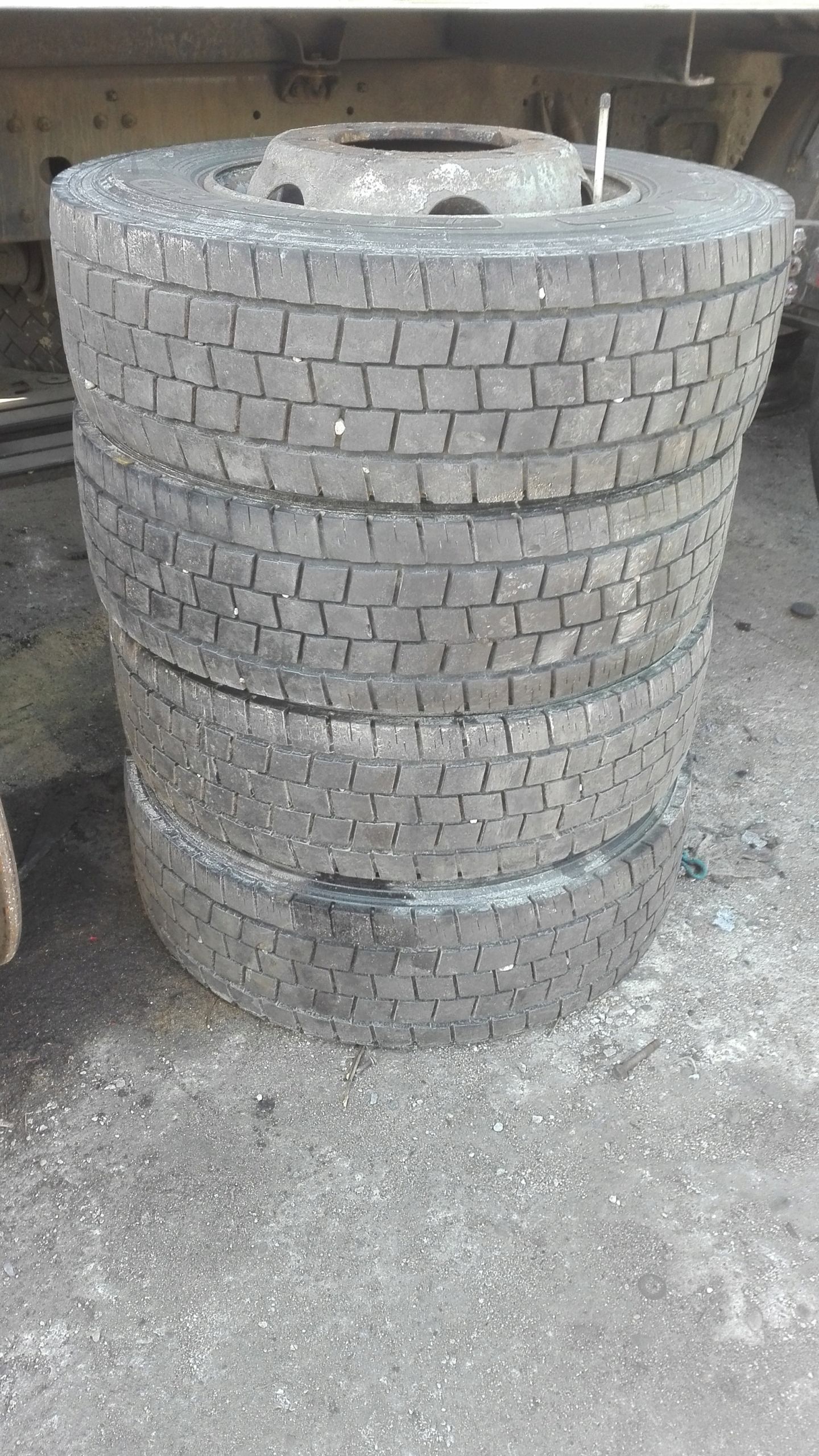 OPONY NAPĘDOWE LINGLONG RIDER-WINGS 235/75R.17,5