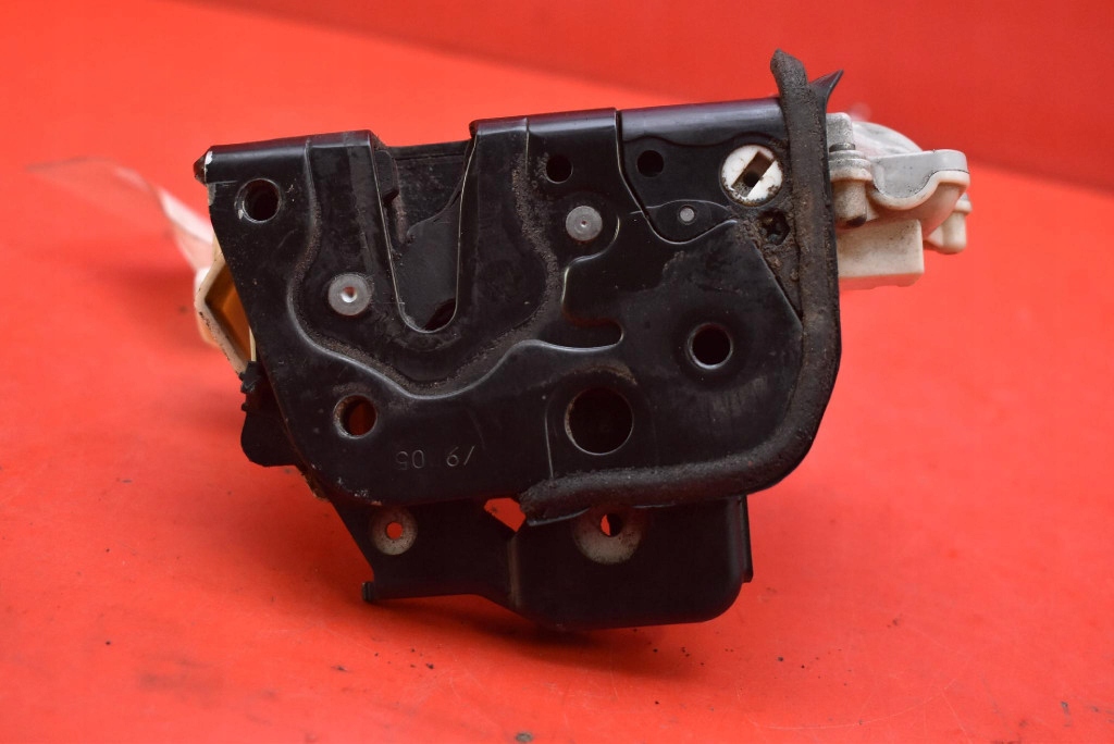 lock door right front front EU 8E1837016AA AUDI A4 B7 sedan 04-08