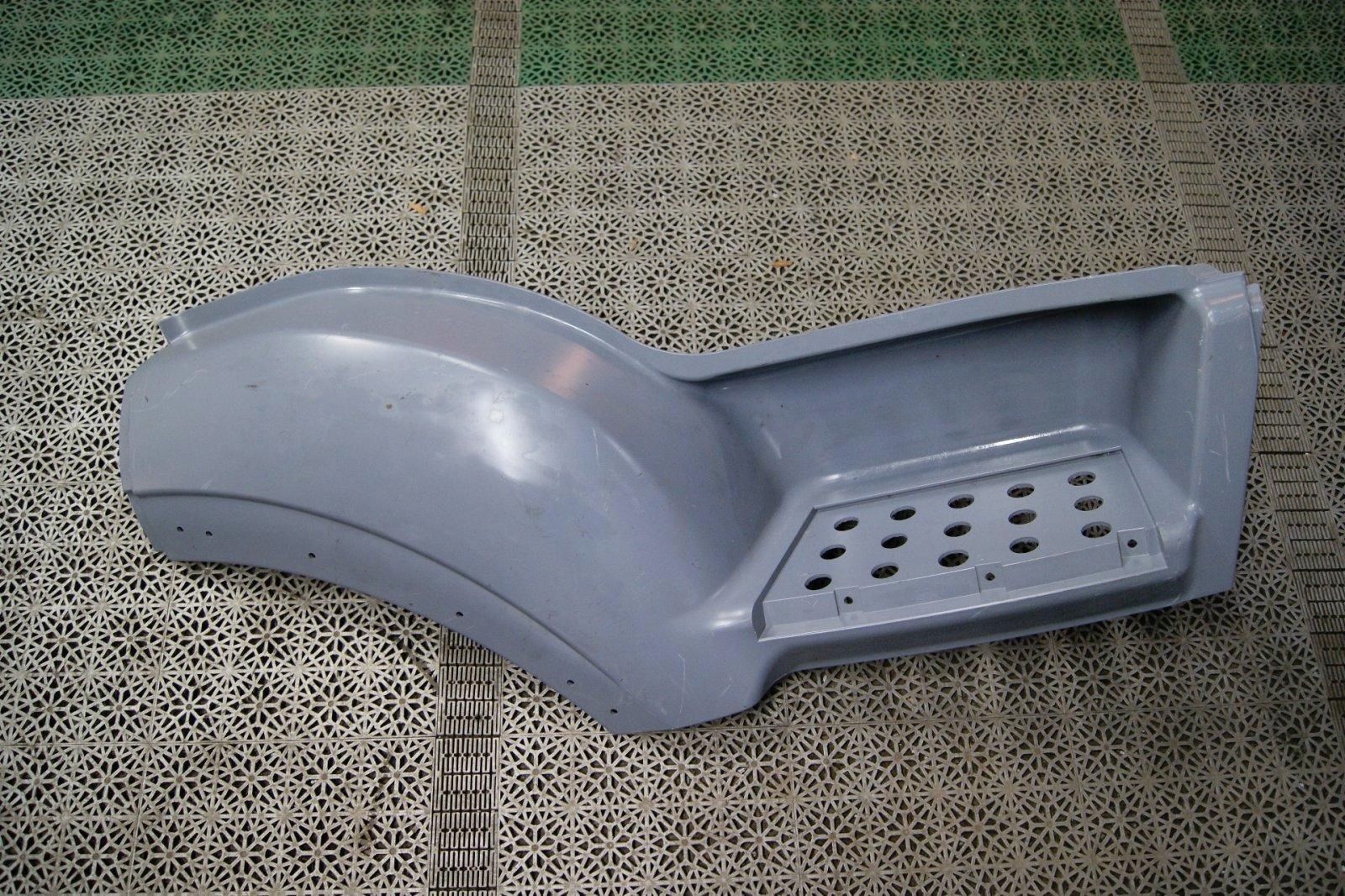 PRÓG STOPIEŃ NADKOLE PRAWY IVECO STRALIS 504047582