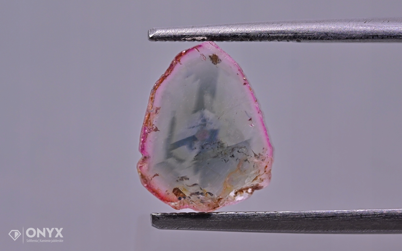 Turmalín nepravidelná dlažba 10,5x9 mm