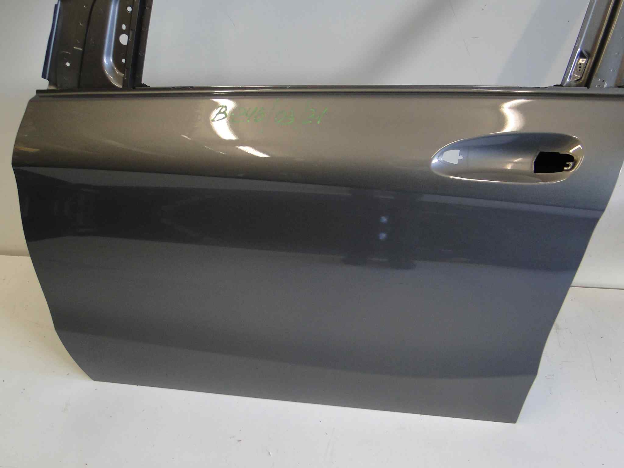 MERCEDES B KLASA W246 246 DRZWI LEWE PRZEDNIE Kolor czarny