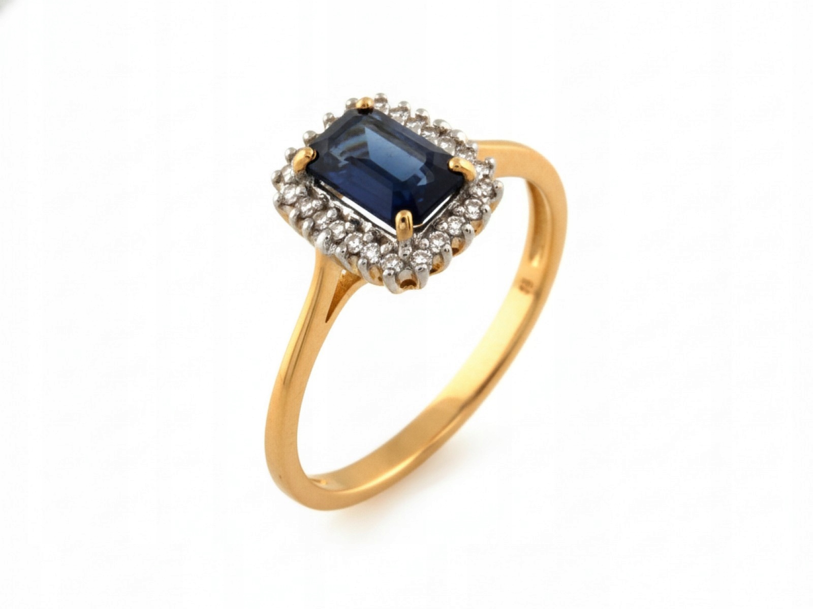 Prstýnek ze zlata v rámu z briliantů r17, dárek pro ni