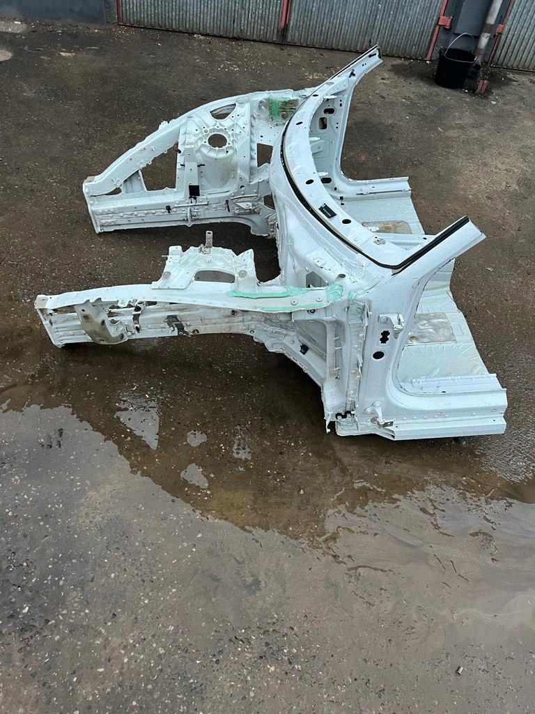 IDEALNY front CWIARTKI quarter front CALOSC PORSCHE TAYCAN 9J 1