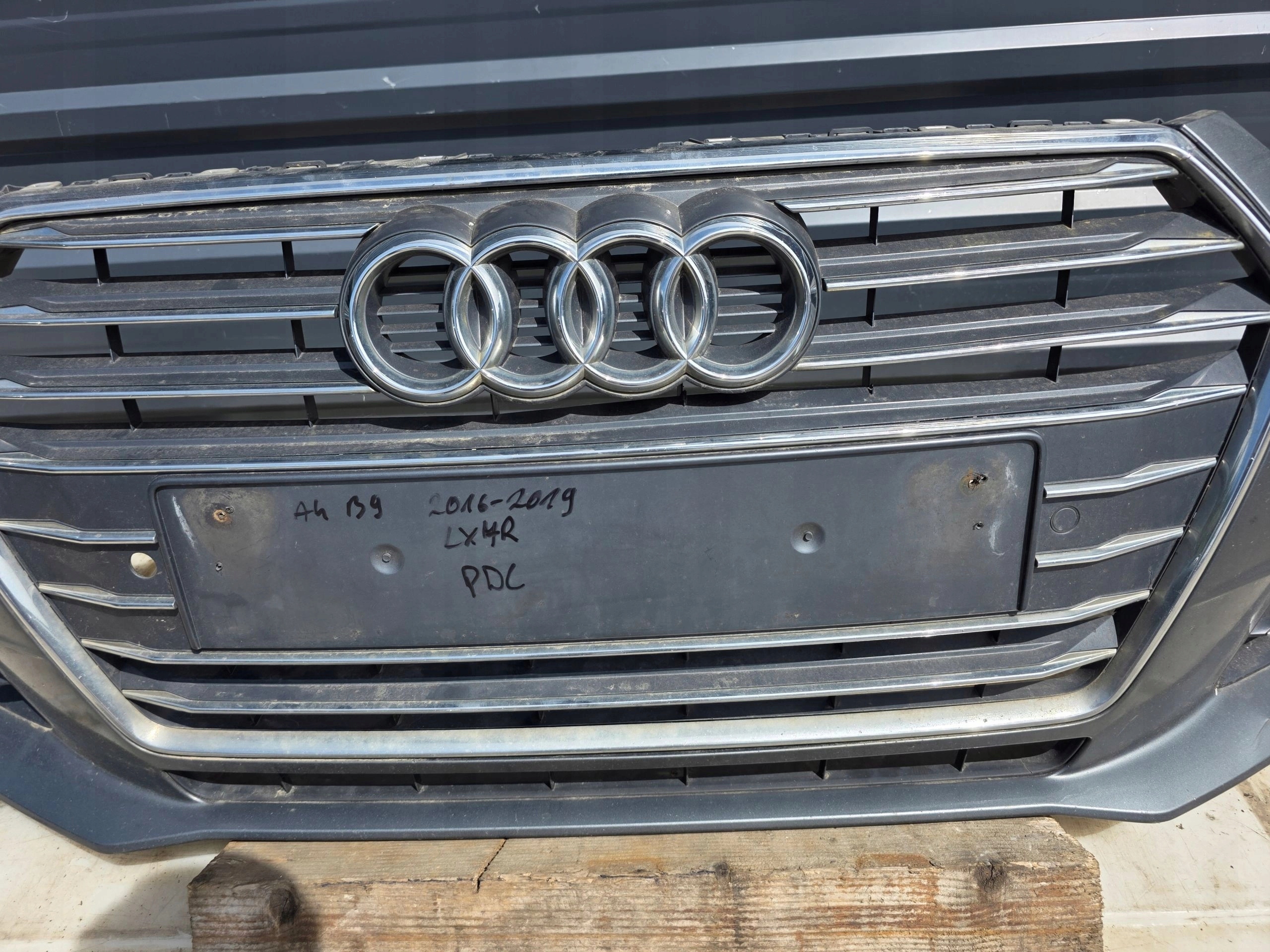 bumper front AUDI A4 B9 2016-2019 ZWYKLY LX7R PDC complete !!!