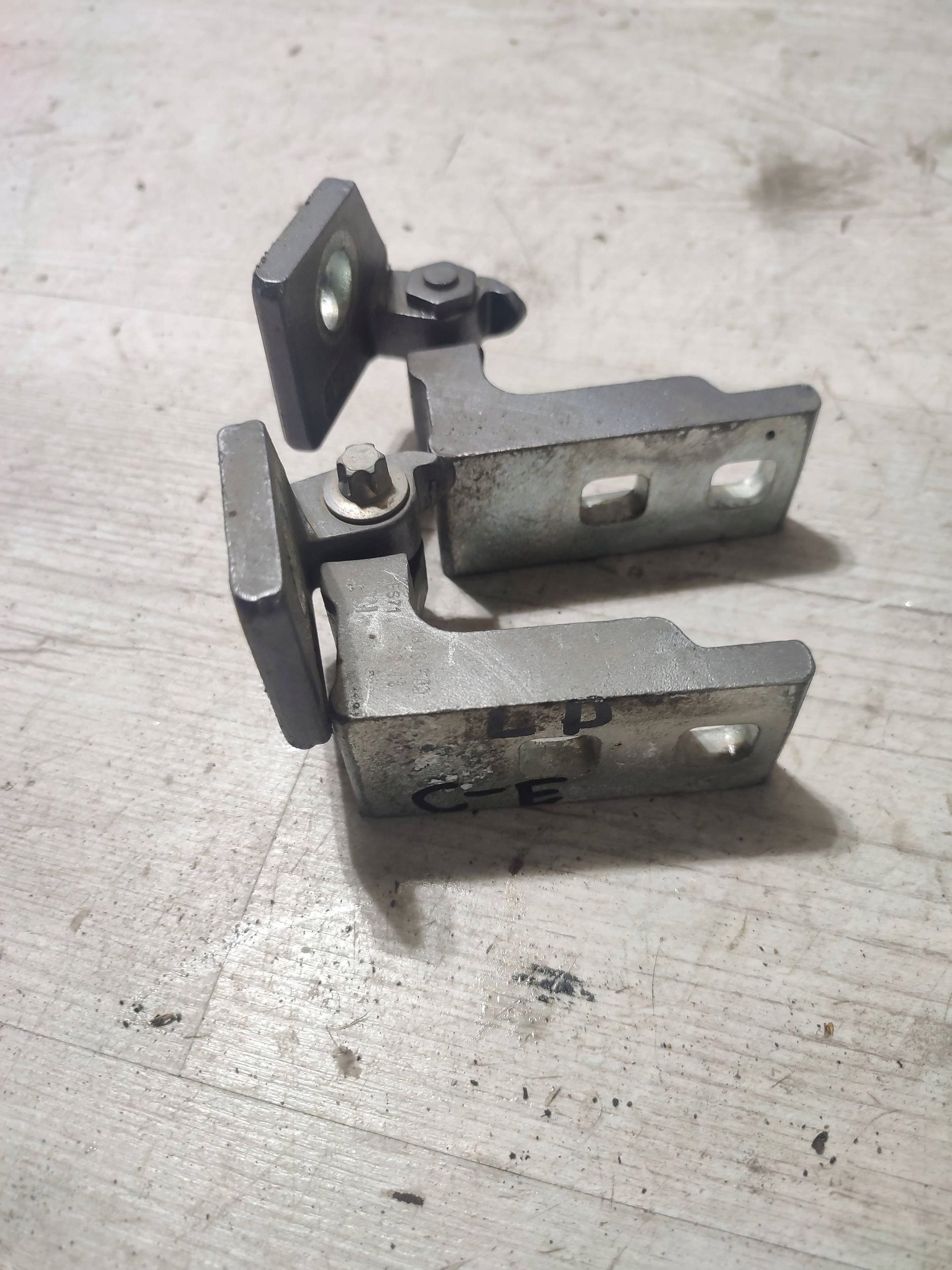 Opel Corsa E 2018 front side right hinge kpl
