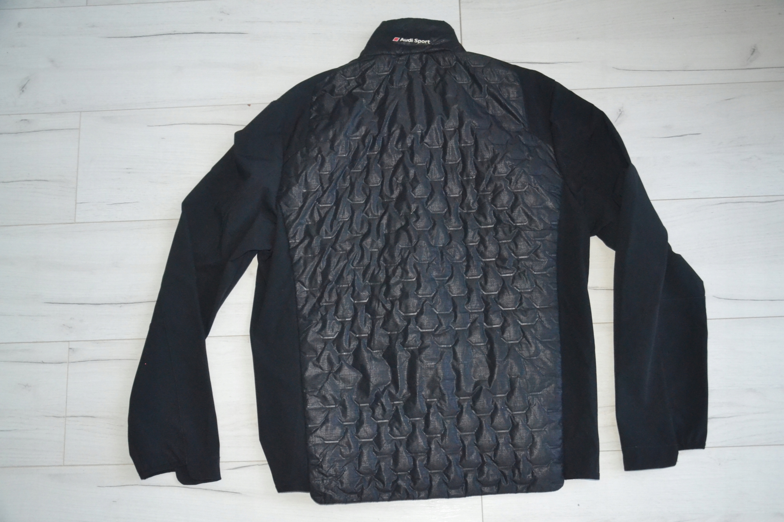 AUDI SPORT LEKKA PIKOWANA KURTKA L HYBRID JACKET MALOJA Długość do pasa