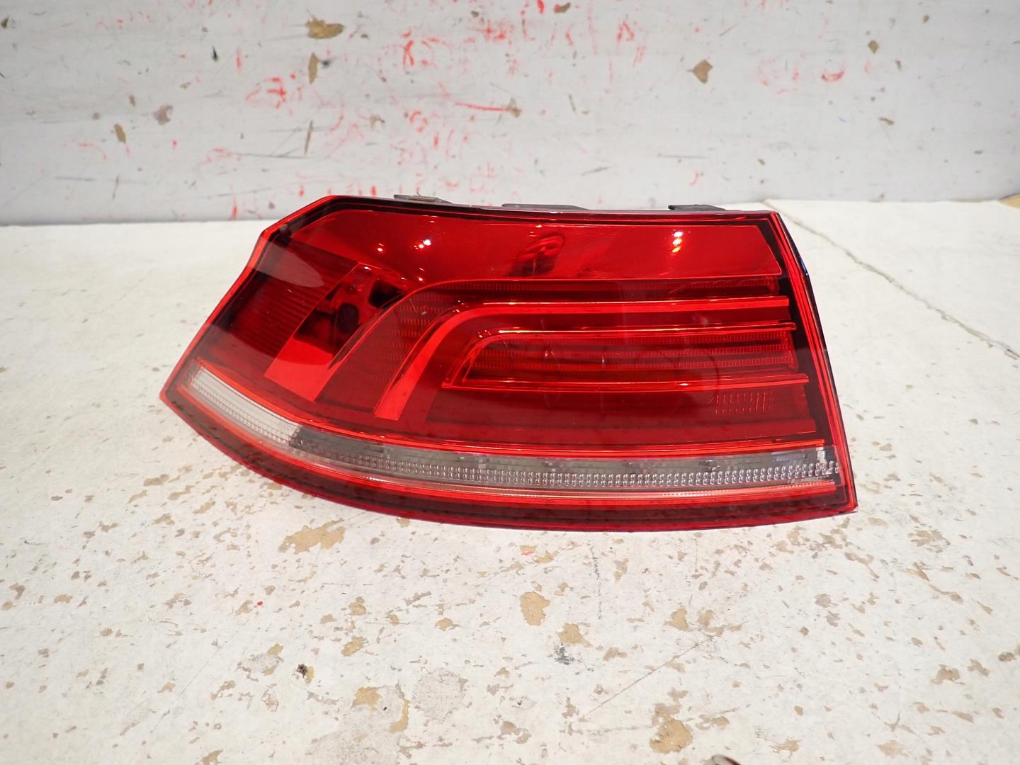 light rear part rear left VW PASSAT B8 sedan 2014