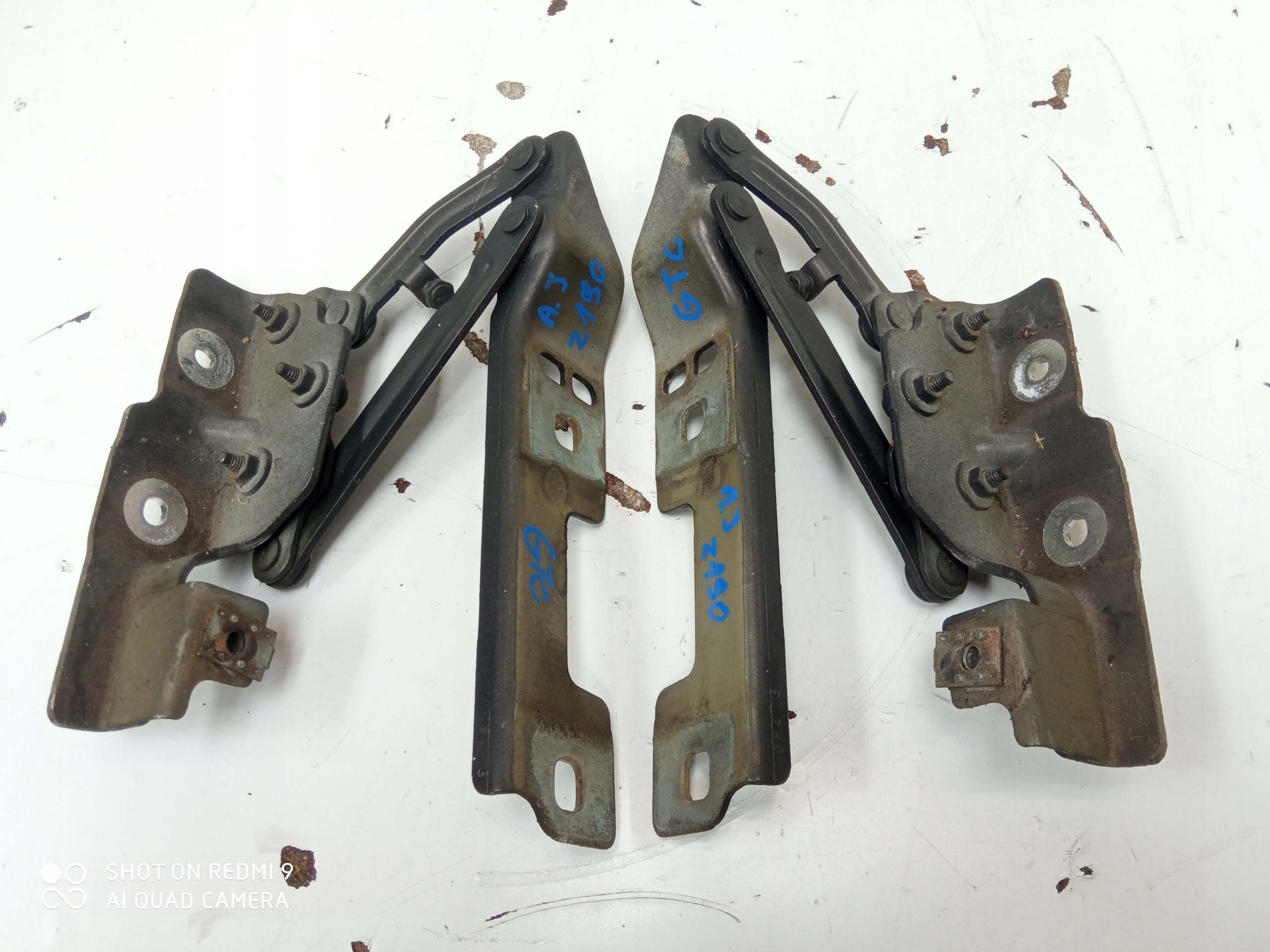OPEL ASTRA J GTC 3D bonnet hinges left right Z190
