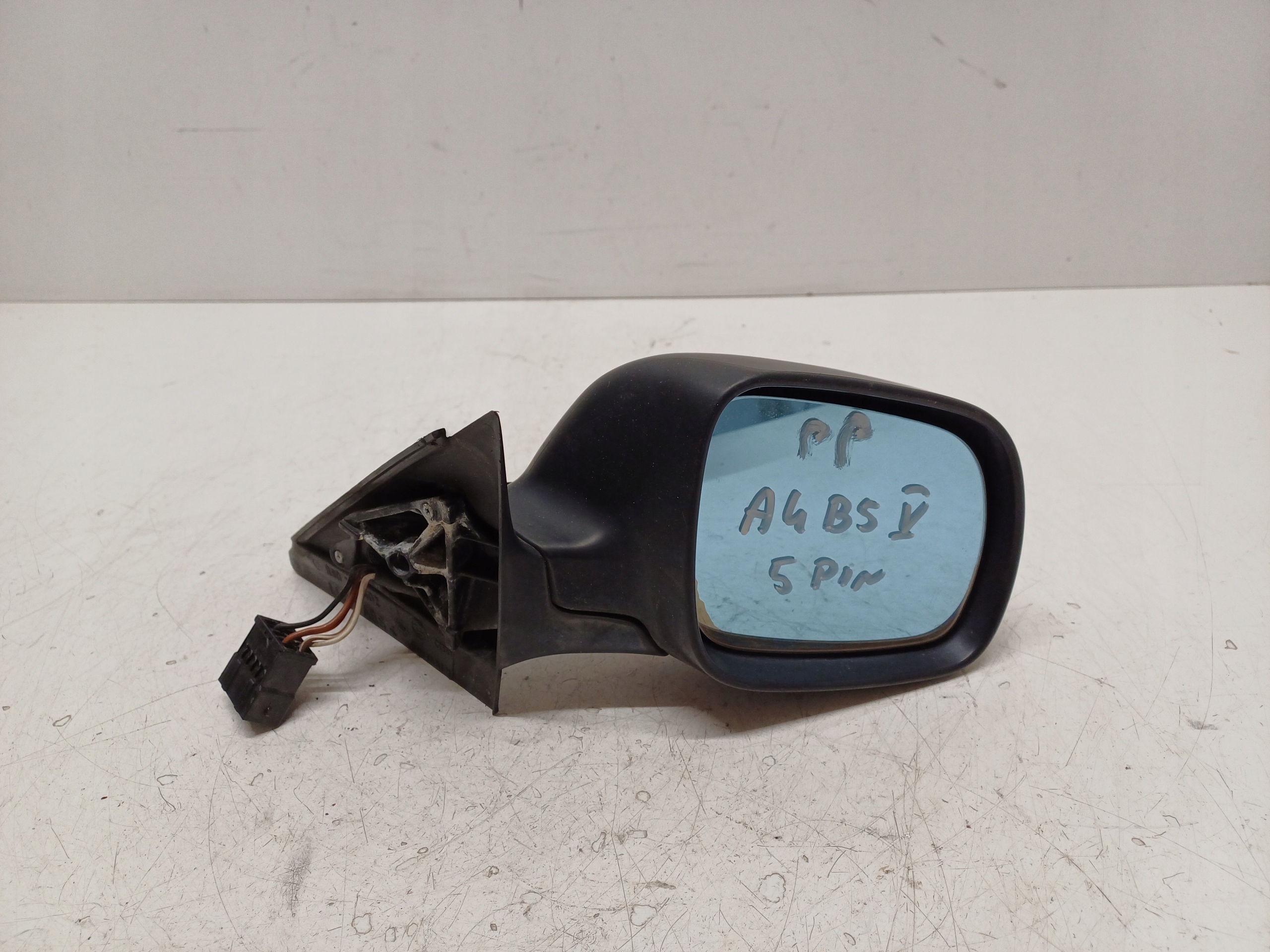 AUDI A4 B5 94- LUSTERKO PRAWE 5PIN