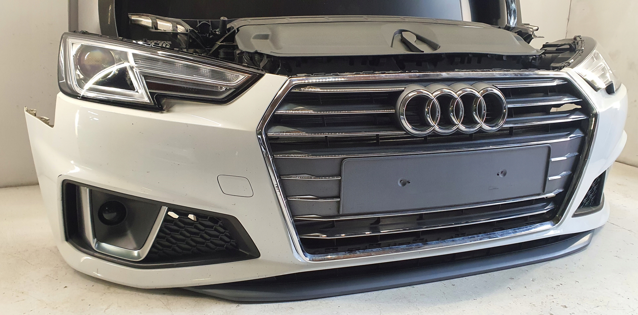 AUDI A4 B9 8W 16- COMPETITION PLUS KOMPLETNY PRZÓD Typ samochodu Samochody osobowe