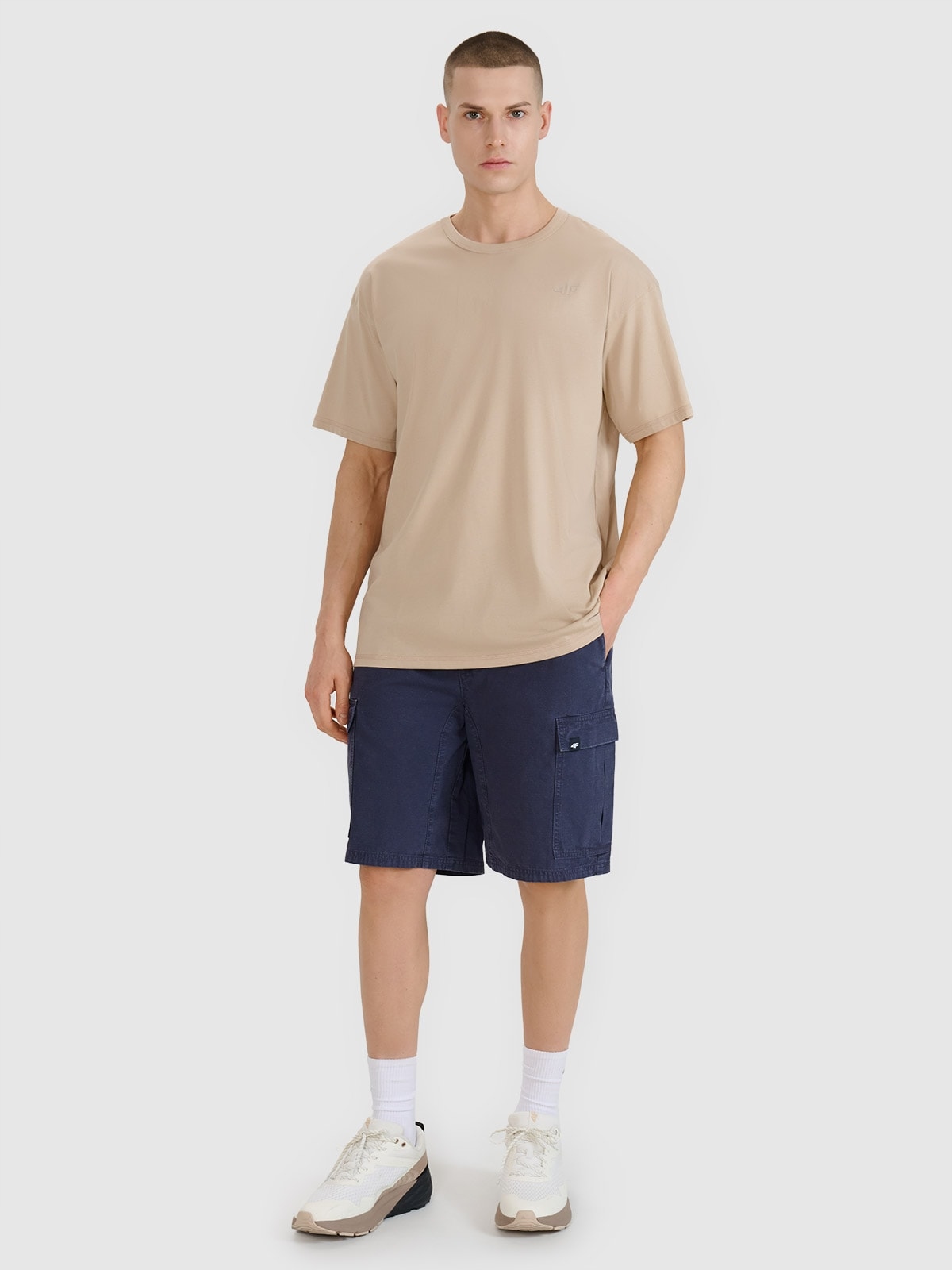 Pánské volnočasové cargo Kraťasy 4F šedé, Velikost S