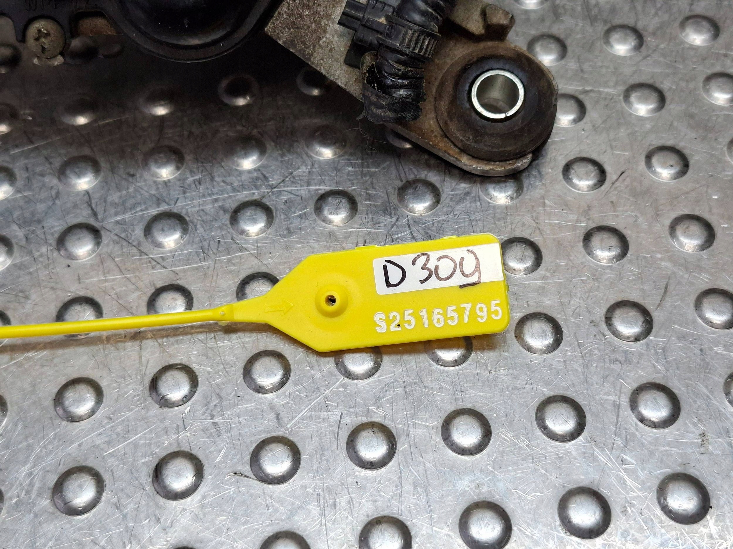 wiper mechanism front NISSAN NAVARA PATHFINDER 05
