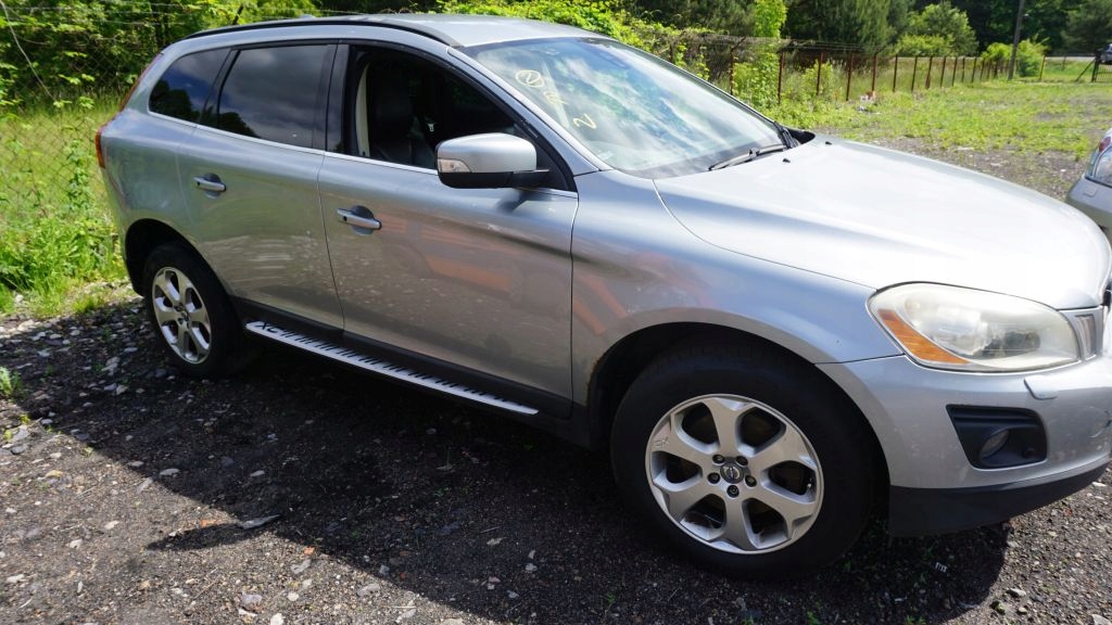 VOLVO XC60 - front door right front 477