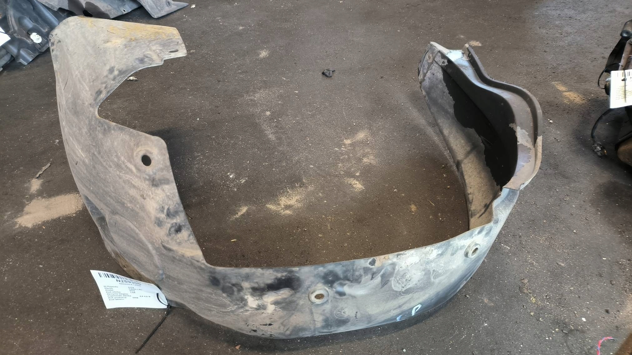 mudguard left front 15286087 CADILLAC DTS
