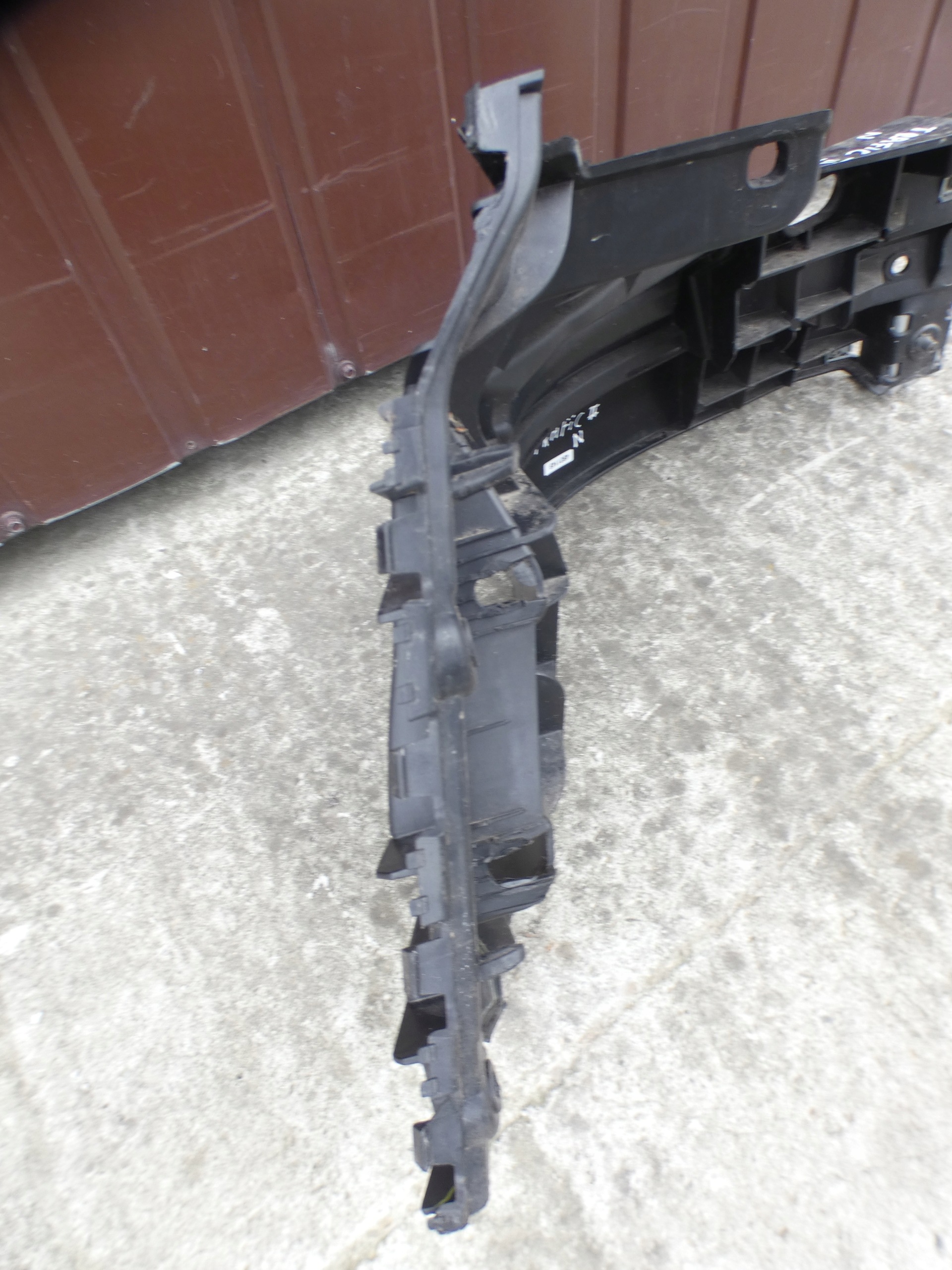 2011 Opel Vivaro bumper bracket of the front 620350101R
