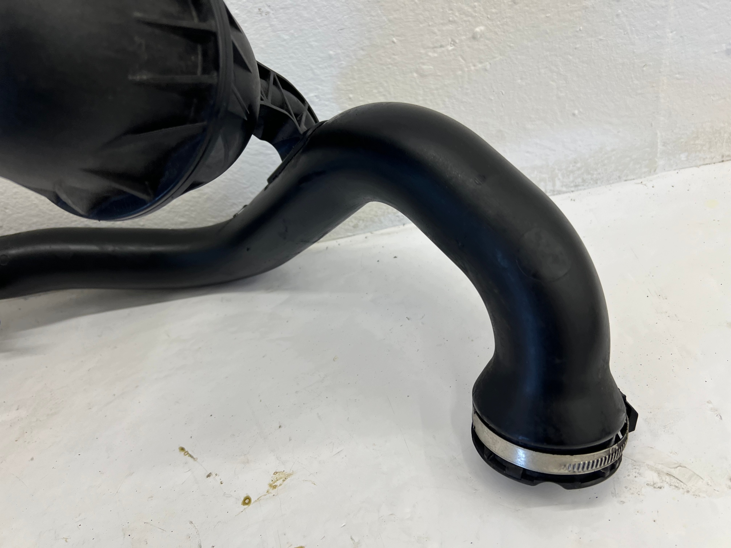 pipe wiring pipe REZONATOR AUDI A4 B9 8W0145673L 2.0 TFSI