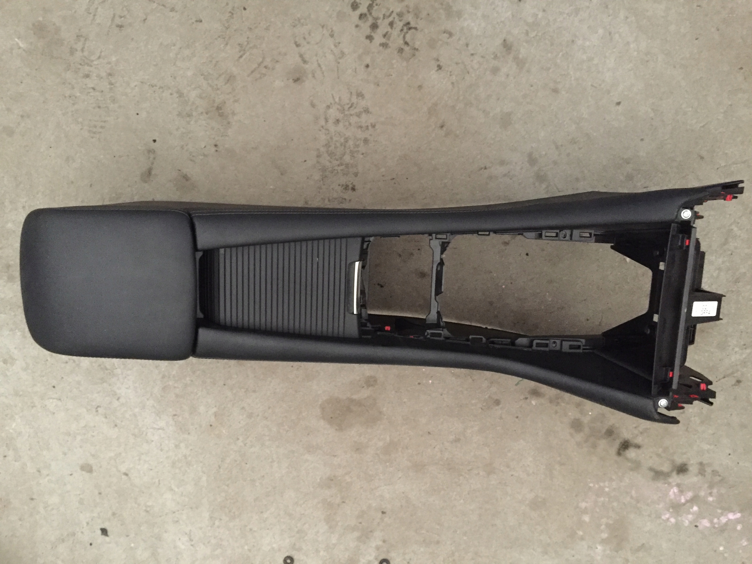 GRF5-6432X - Mazda 6 18-тунель центральний підлокітник США