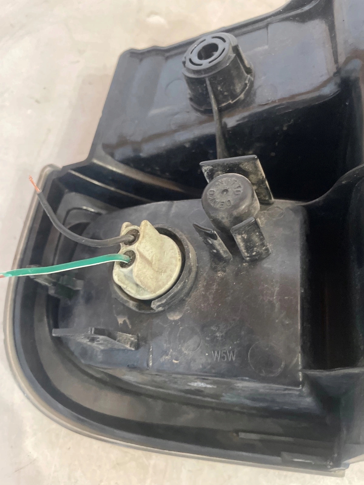 фонарь правый nissan ELGRAND E51