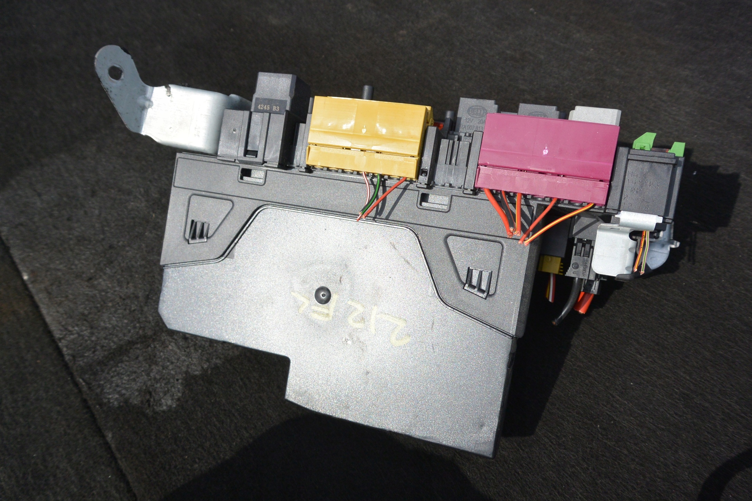 module control unit SAM compartment of fuses HYBRID E300 MERCEDES E W212 LIFT