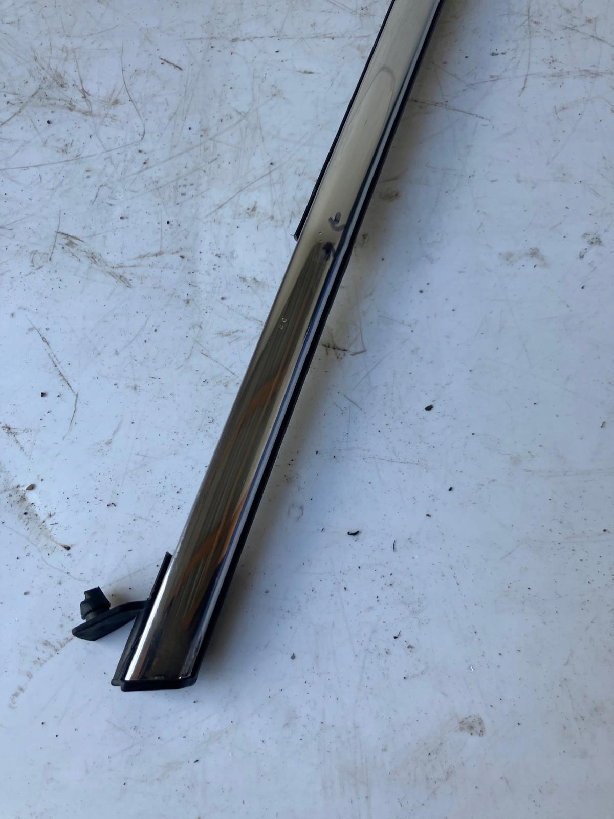 moulding dust door left rear part C4 II B7 CHROM