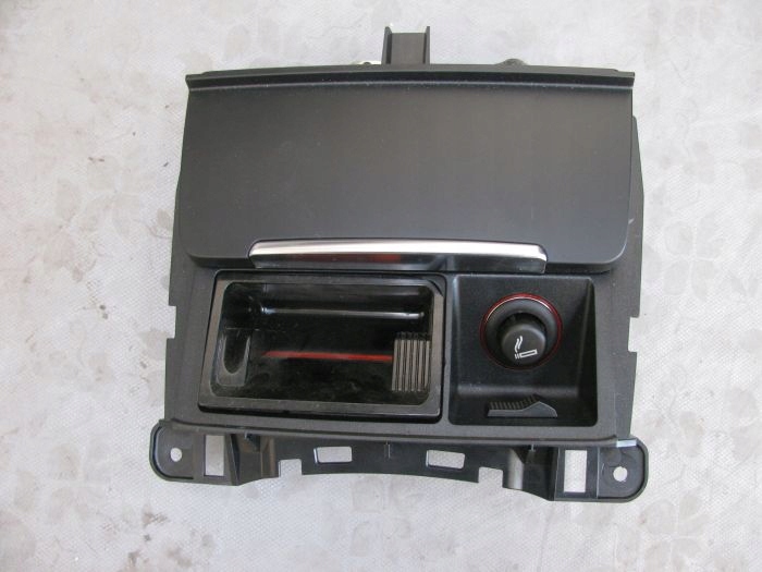 AUDI A4 RS4 коробка для зберігання попільничка 8K0857951