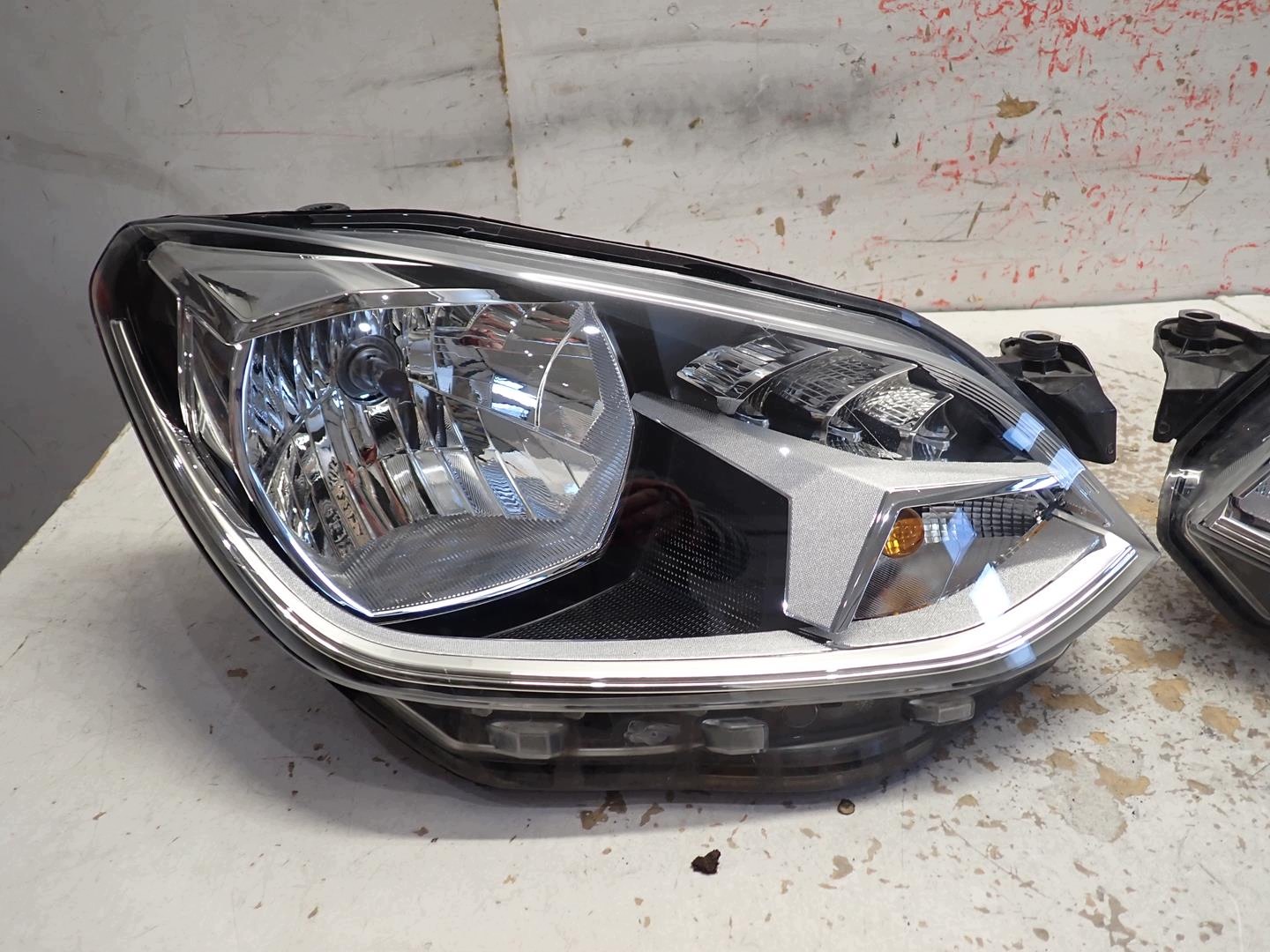 feu avant avant droit VW UP LIFT 2016- LED 1S1941016AA