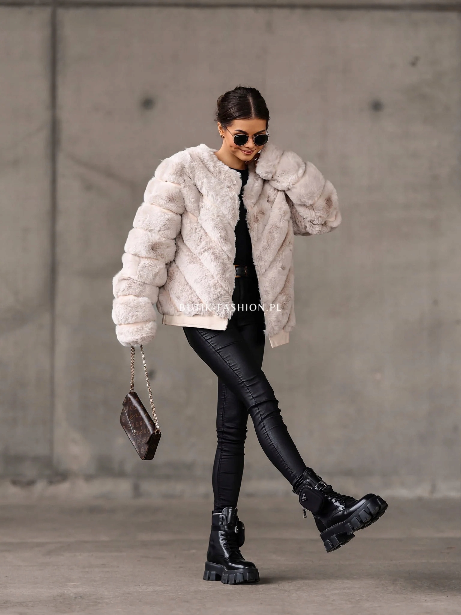 Umělé Kožešina zdobené konvexním prošíváním Světle béžové Lakey L/XL