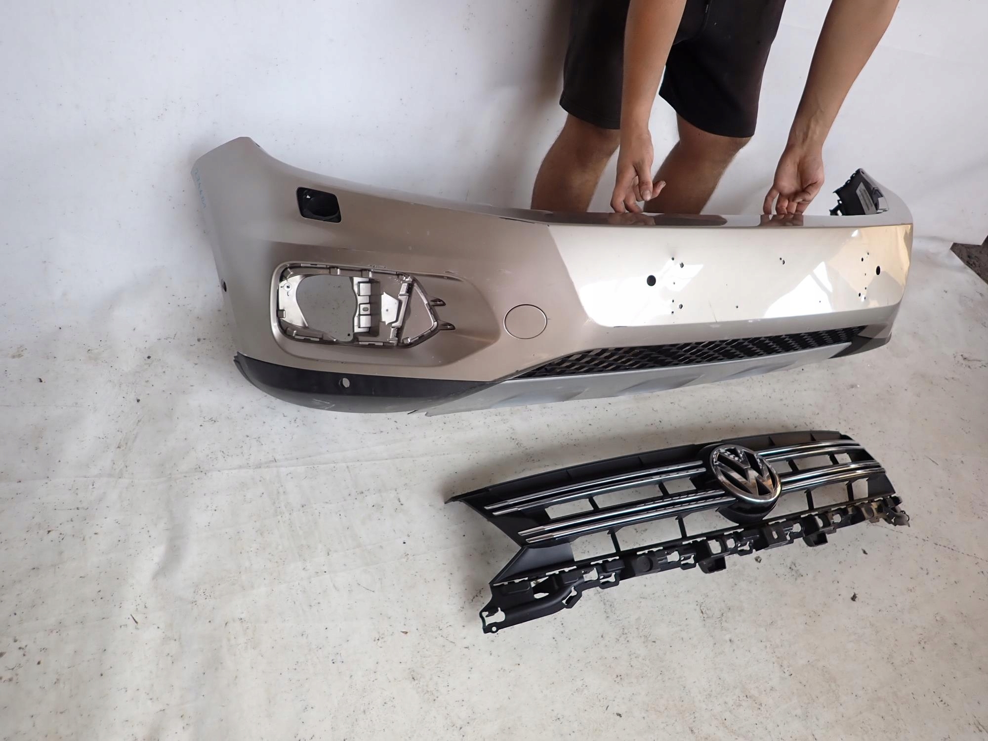 VW TIGUAN and 1 CROSS LIFT 11-16 bumper front front washer PDC