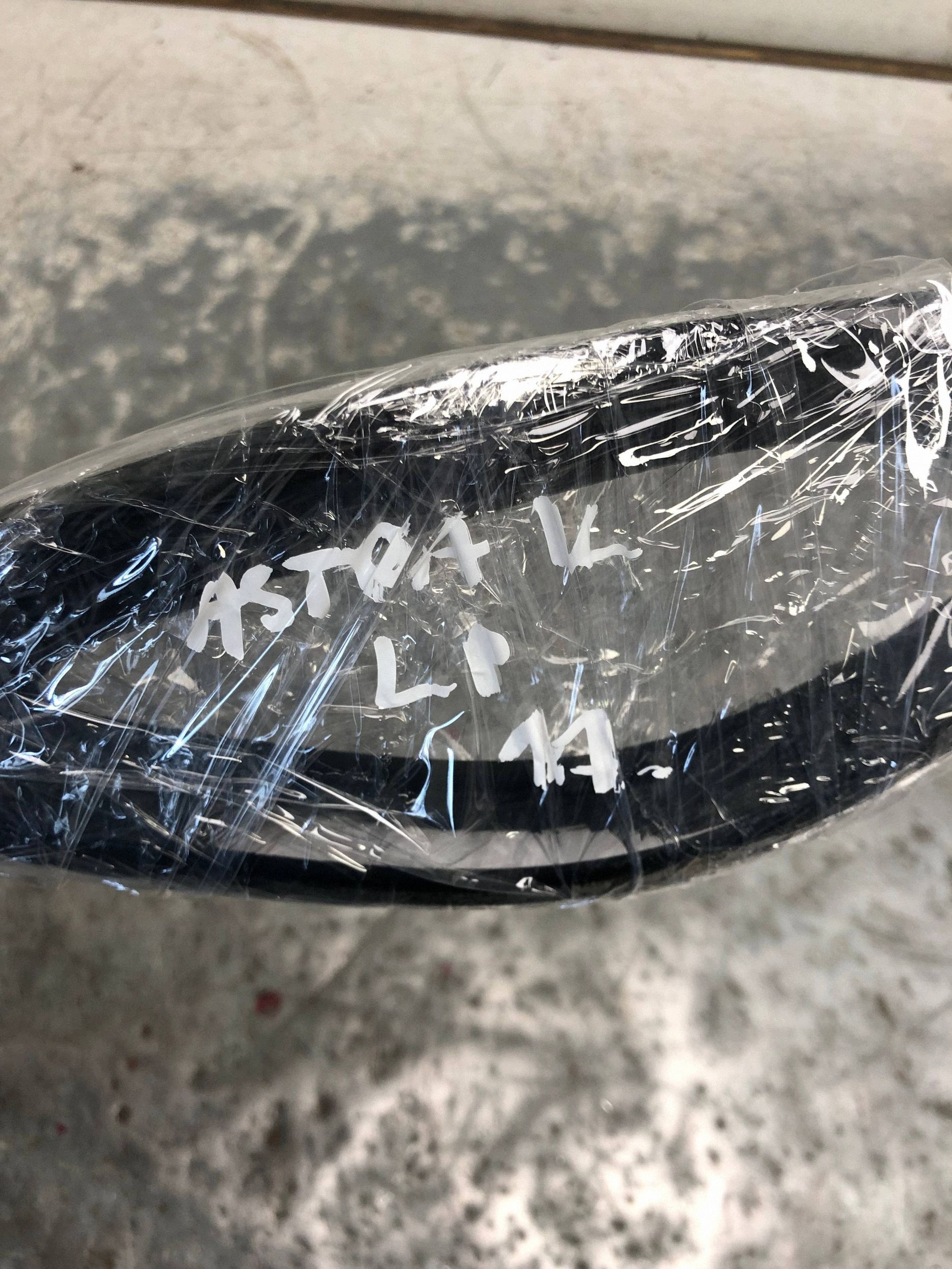 moulding DEKOR door left front OPEL ASTRA K KOMBI 39068927