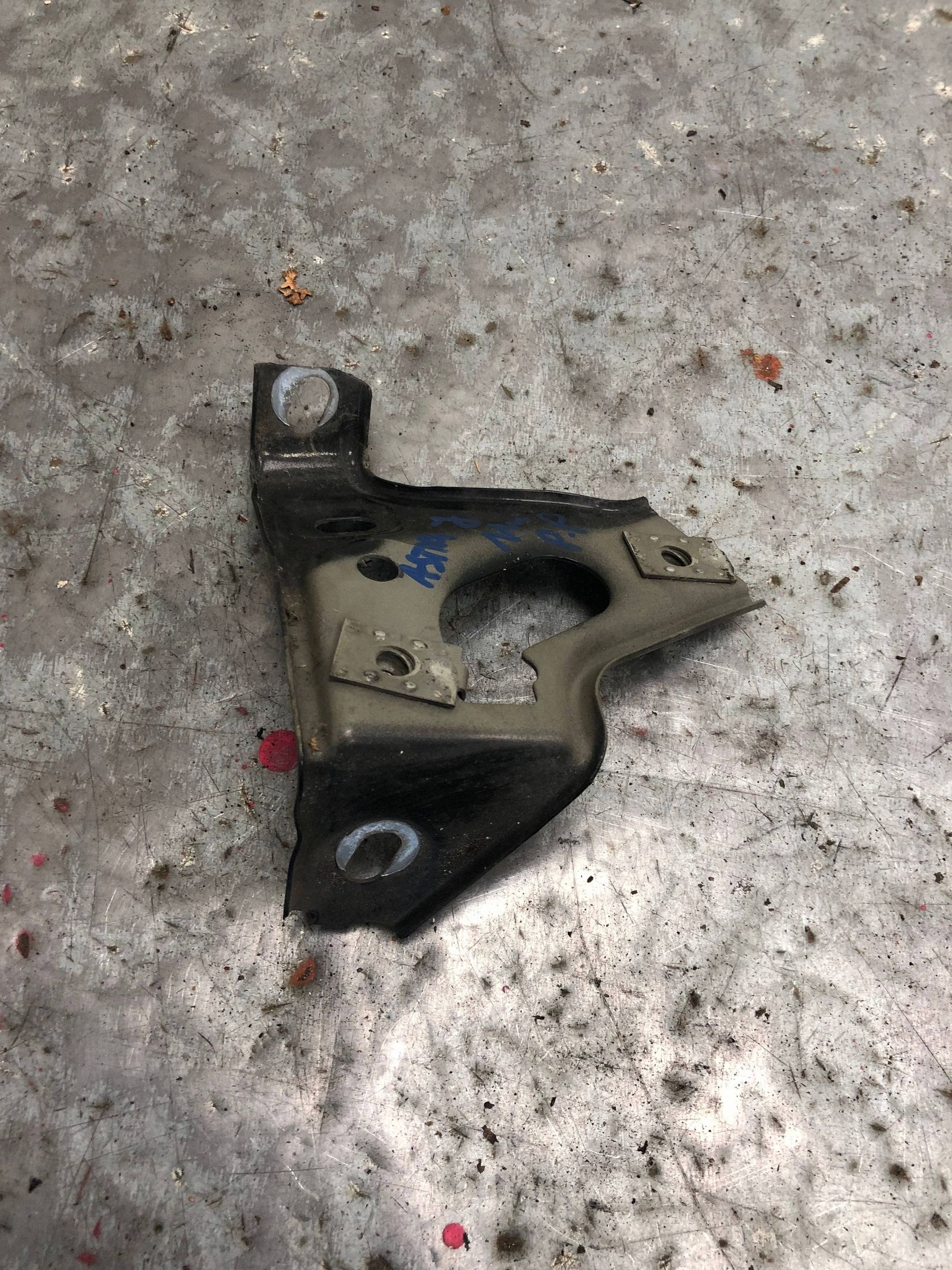 Console Support plaque Aile Droite Avant OPEL ASTRA J 13276369