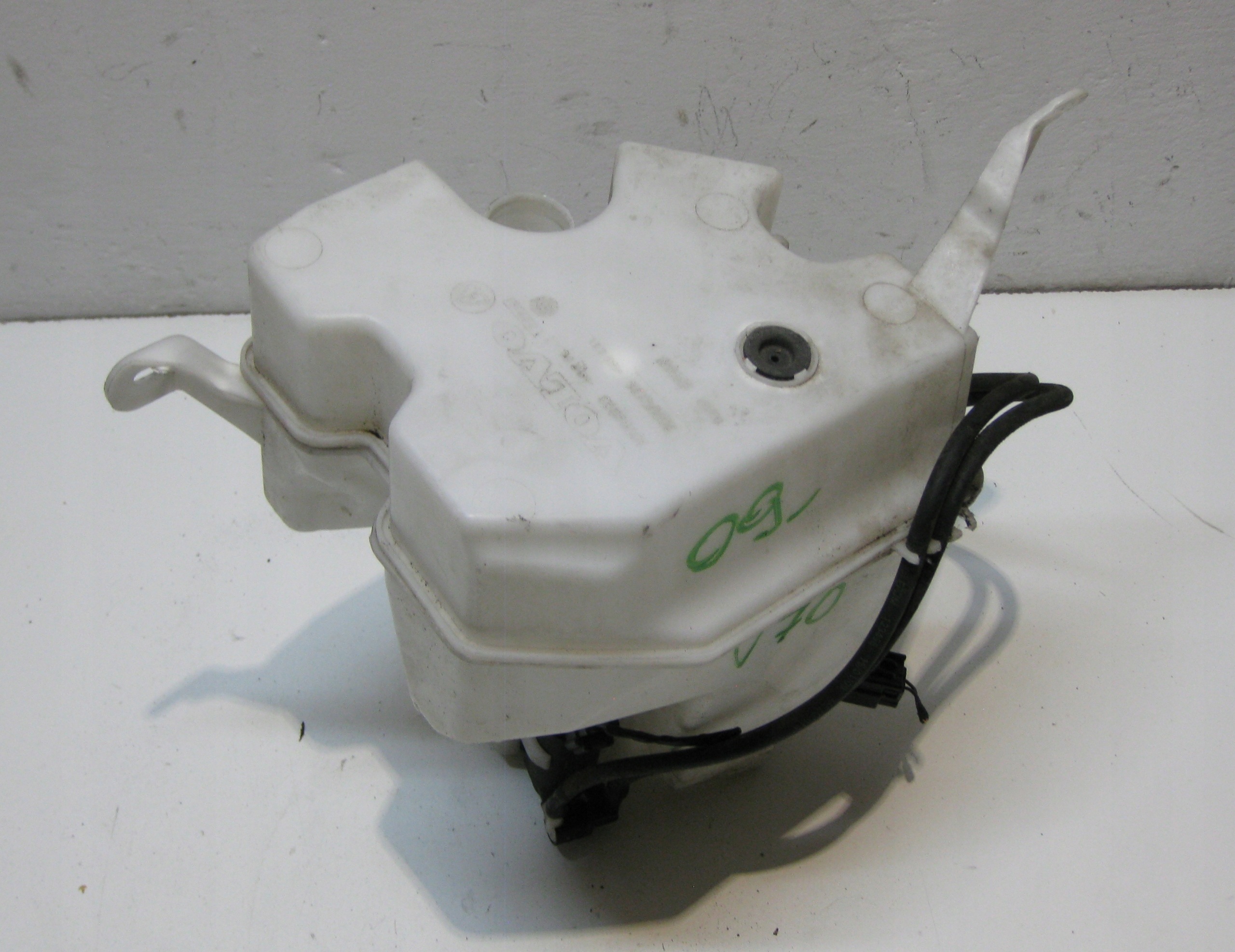 VOLVO V70 2.0 D 09R tank washers pump 30784233