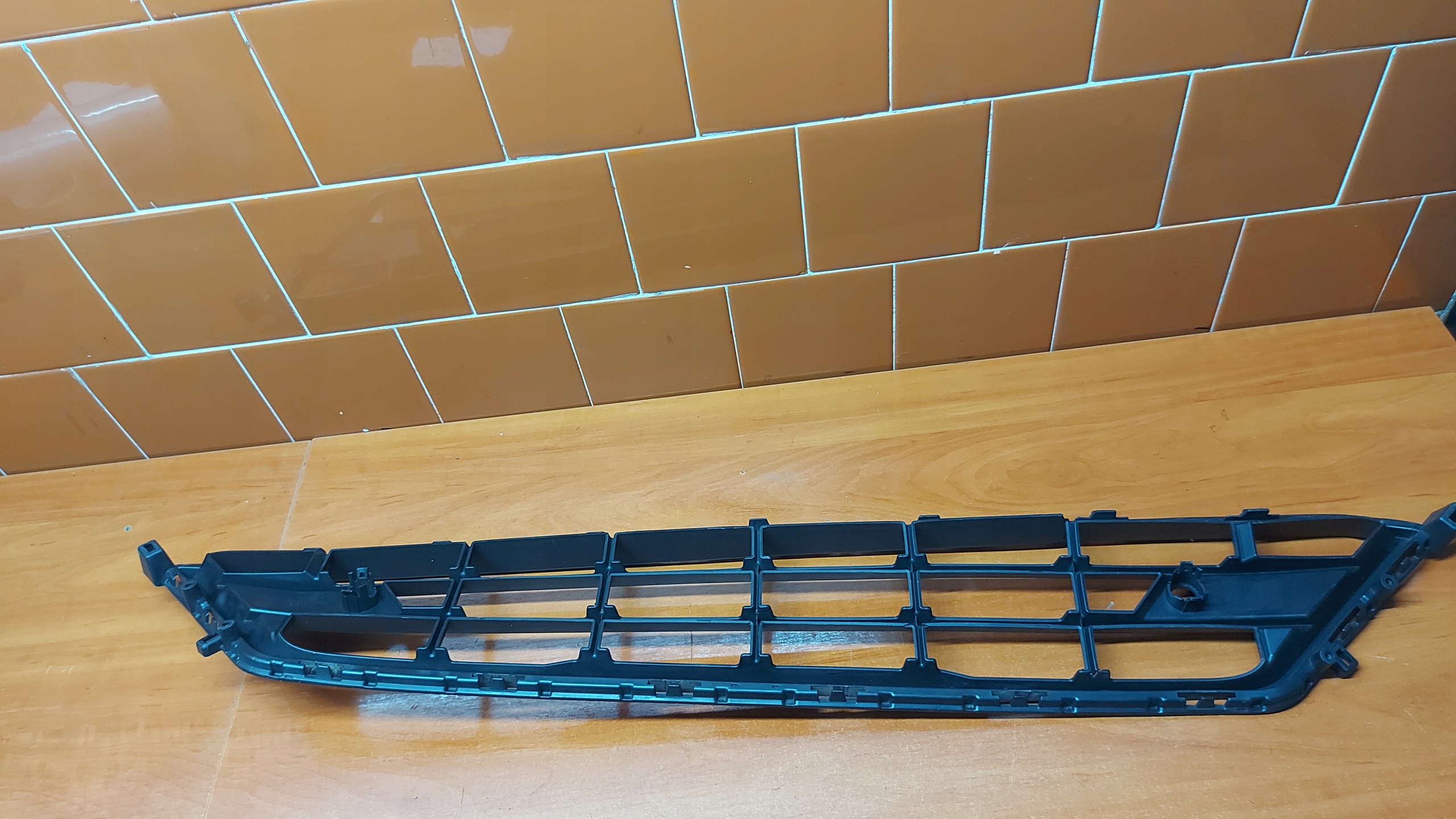 grid of a bumper central front front VOLVO XC60 II 19