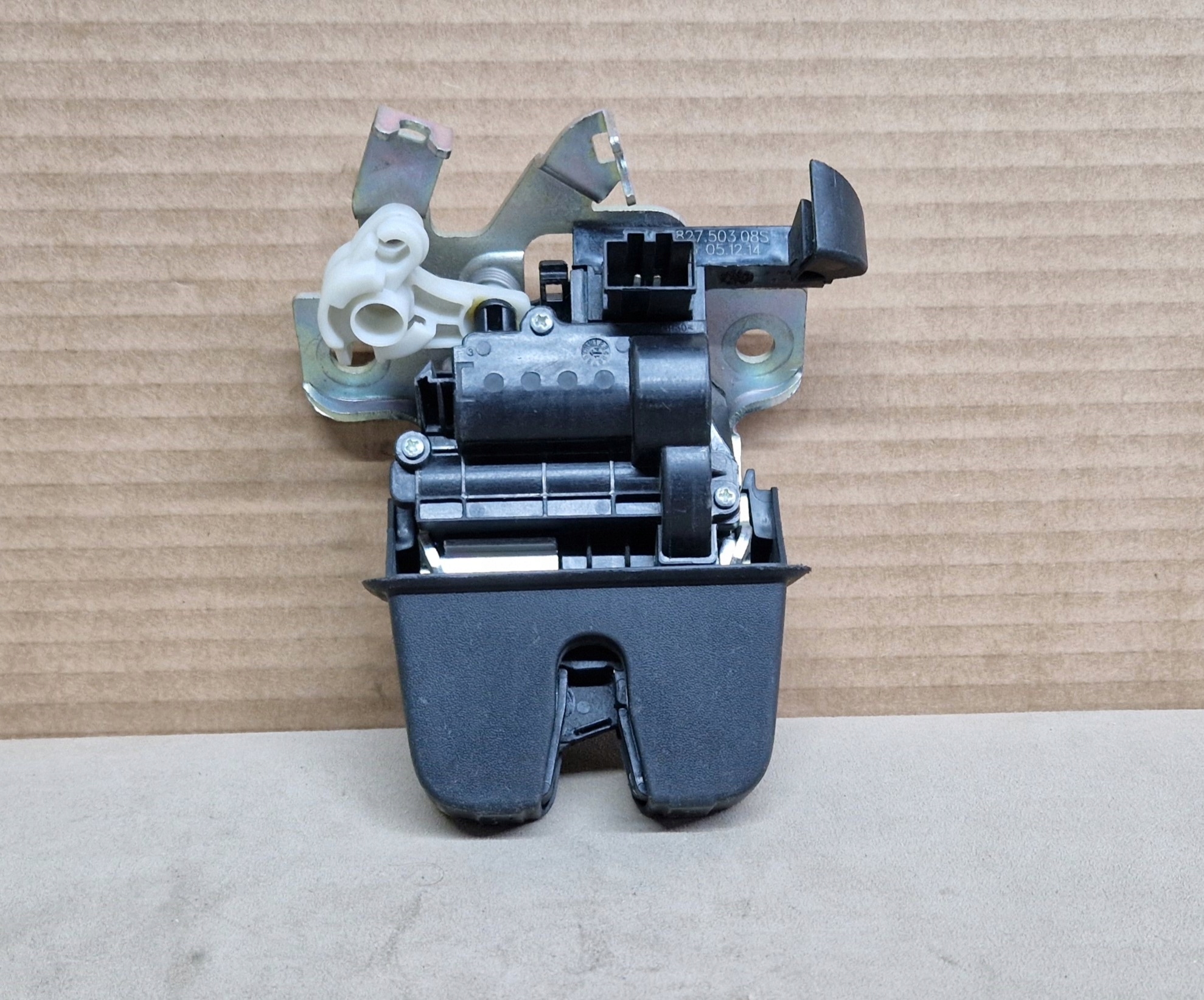 lock bonnet rear part VW PASSAT B8 3G0827503 original IDEAL