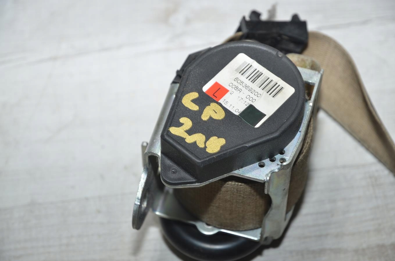 tension belt left front Mercedes CLS w219