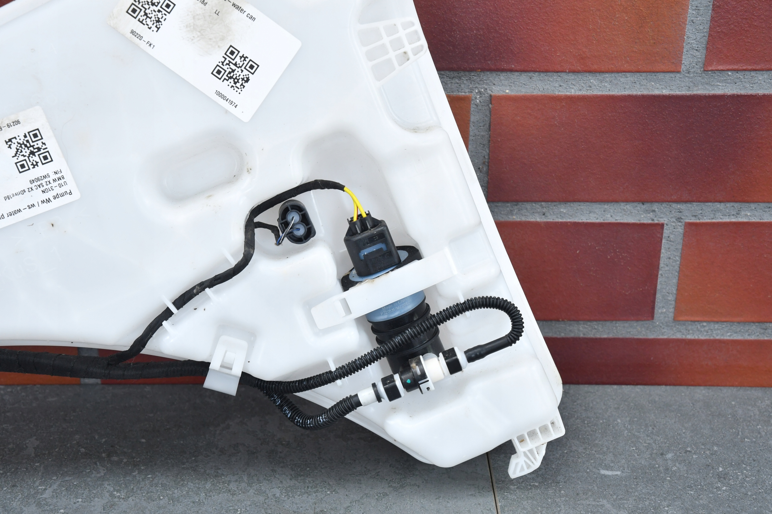 complete washer fluid tank BMW X2 U10 433km