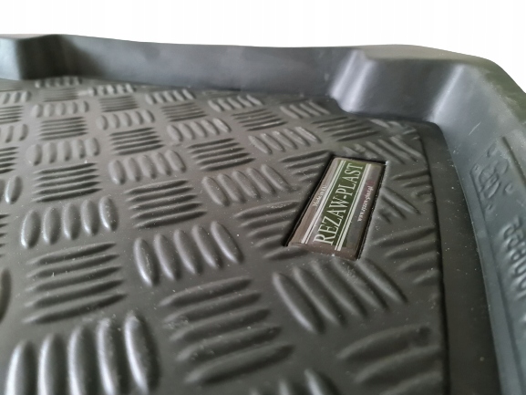 MATA BAGAŻNIKA PE+GUMA SEAT ATECA 4x4 2016-2020 / SEAT ATECA od 2020- Waga produktu z opakowaniem jednostkowym 1.23 kg