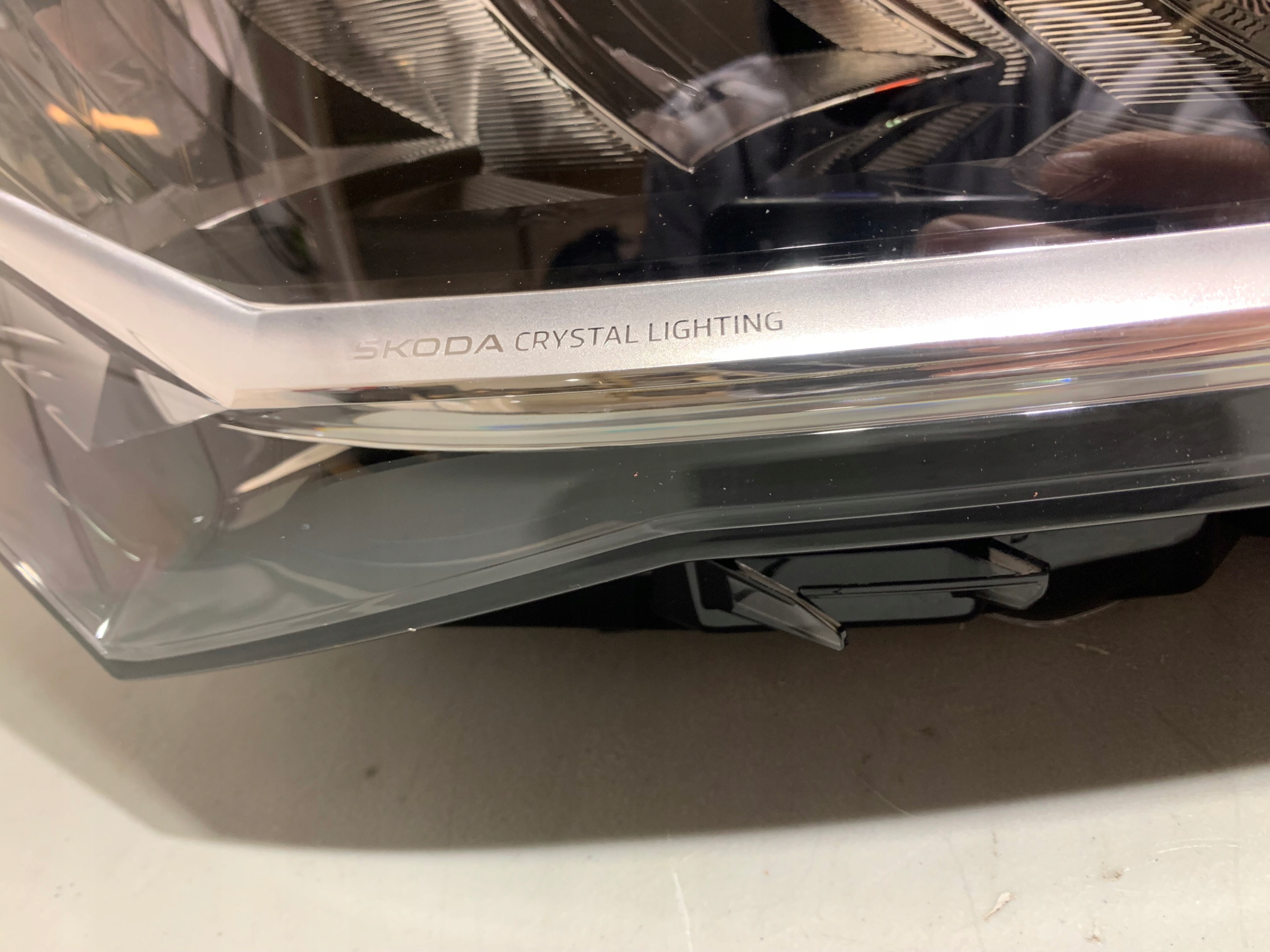 SKODA SUPERB IV 4 full led фара правая 2024r 3P1941016 (3)