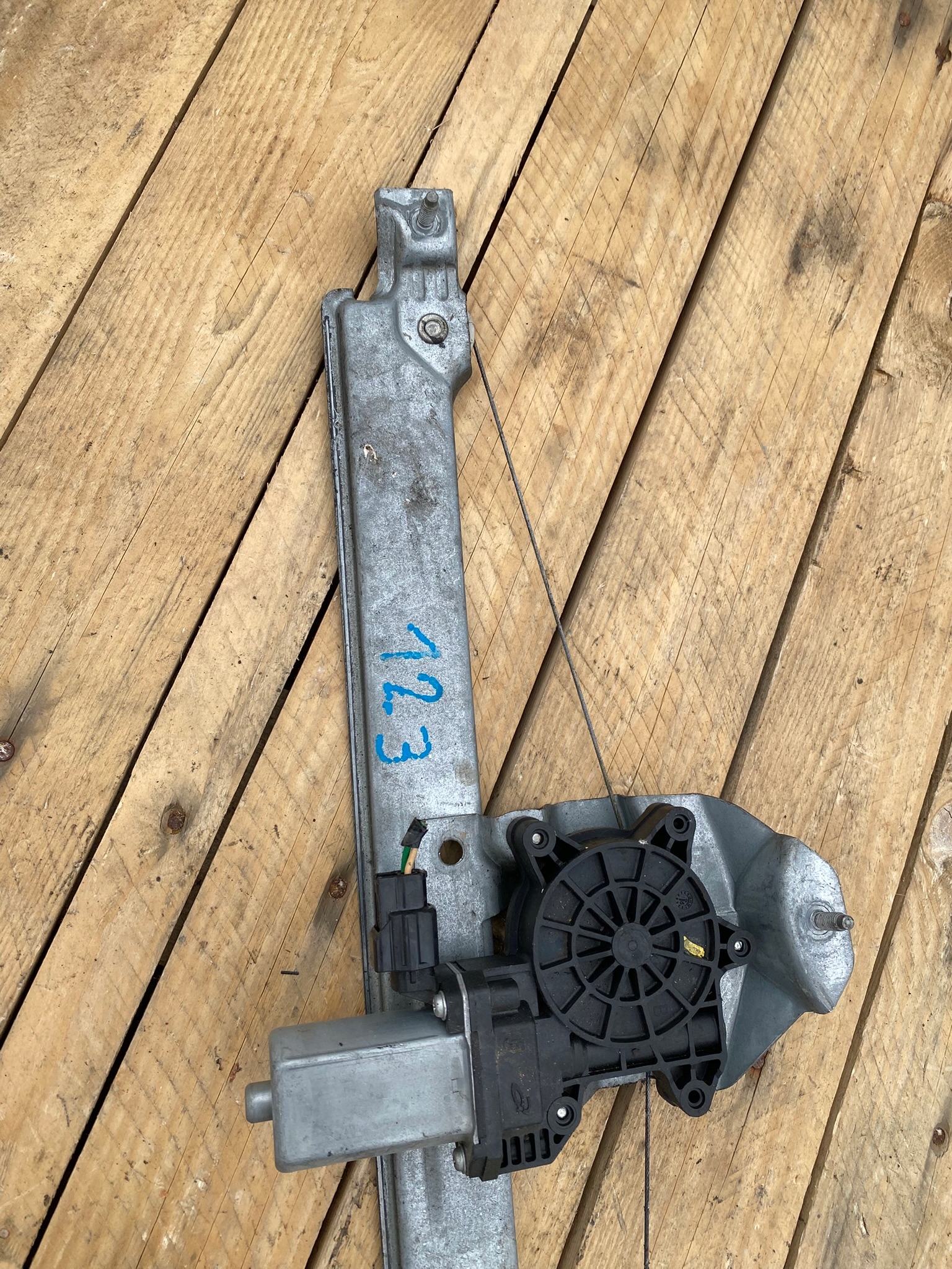 window regulator right front RENAULT TRAFIC III VIVARO B 807207538R 93867657