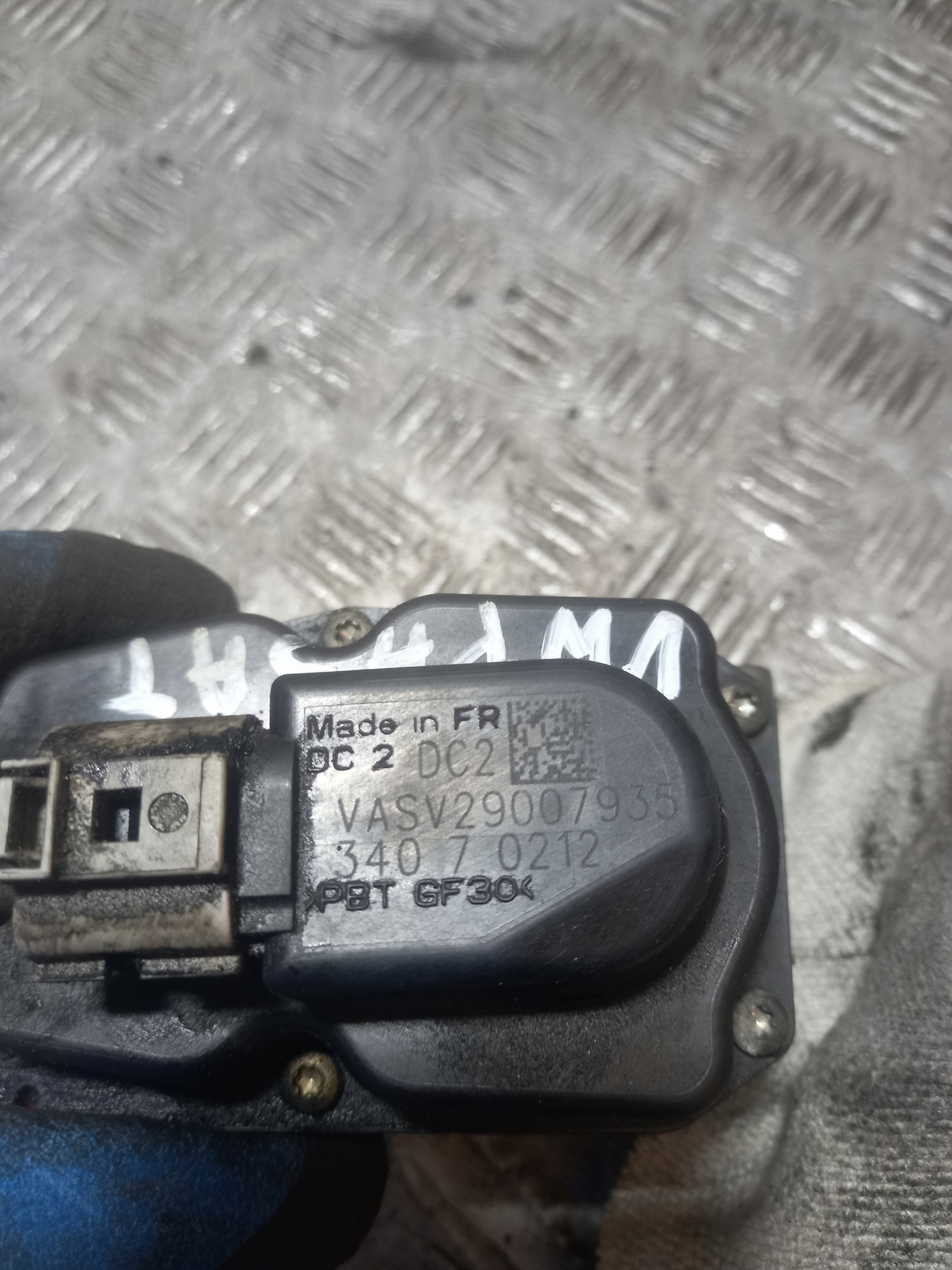 EGR valve VOLKSWAGEN PASSAT B6 VASV29007935