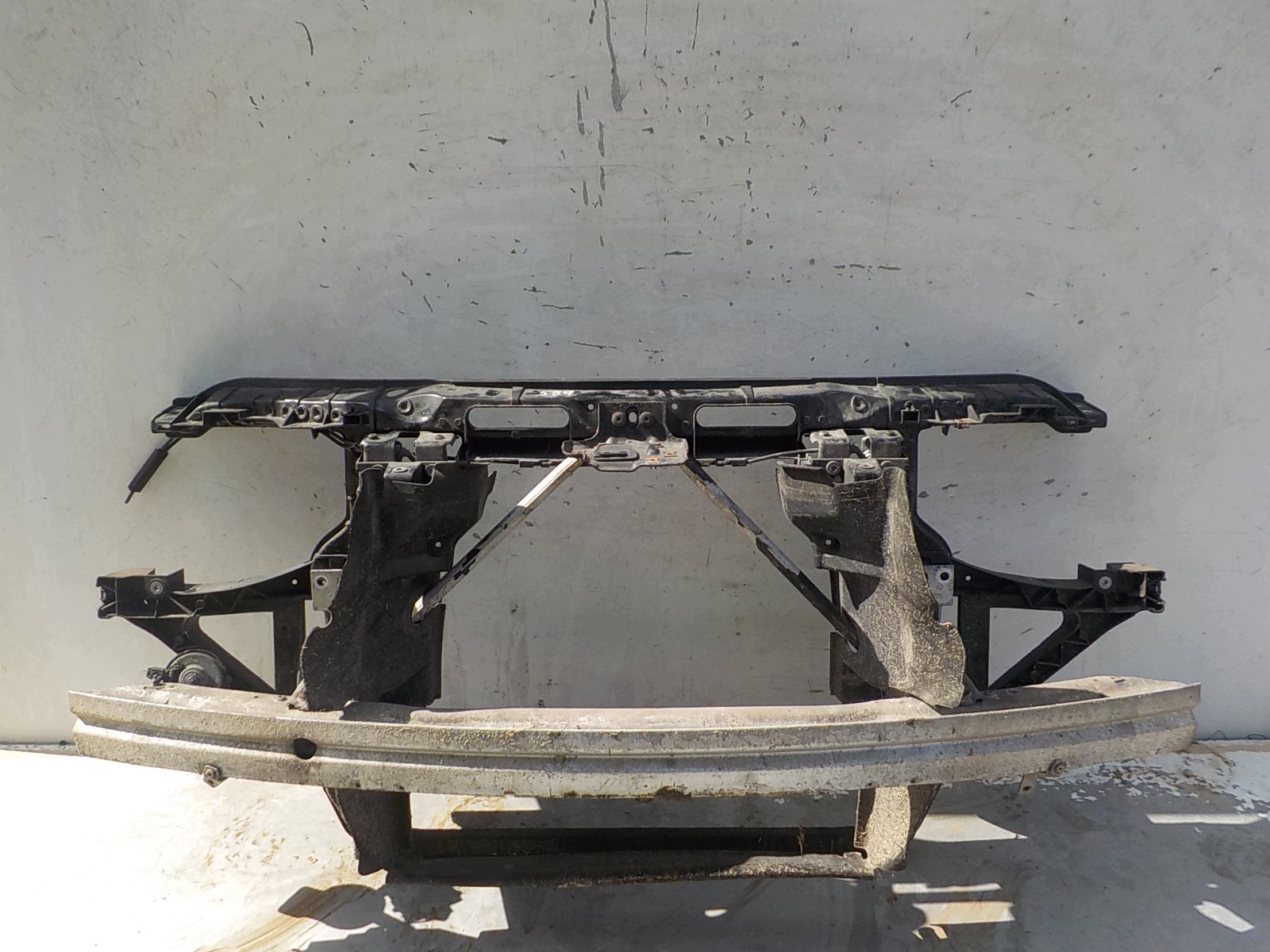 559 BMW X3 E83 support panel for radiators sider pillar iron