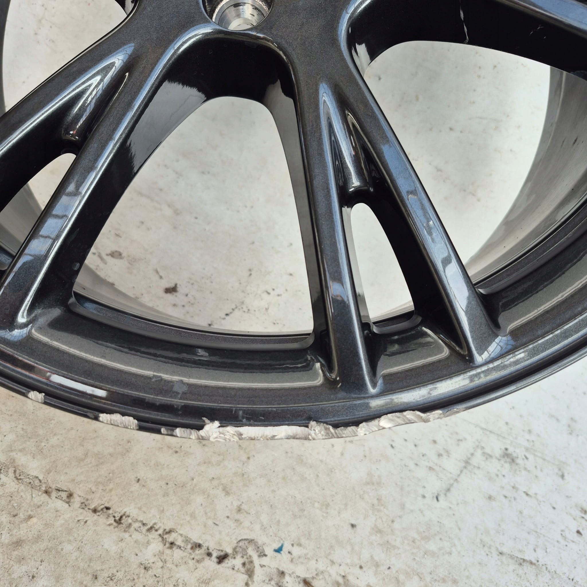 TESLA 1188222-00-C 19X9.5 ET45 19" disk hliníkový