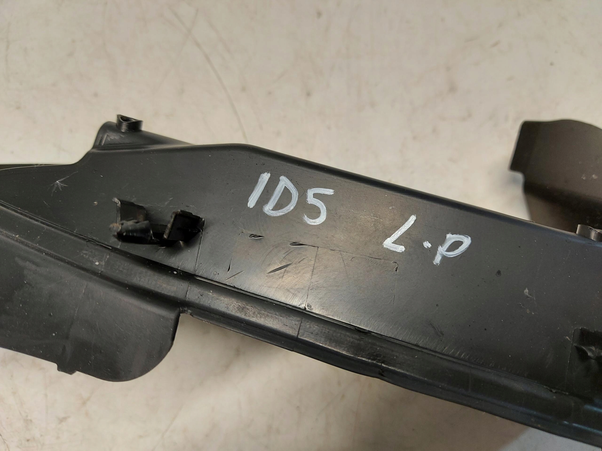 VW ID5 GTX 11E corner under the window left front 11A819335