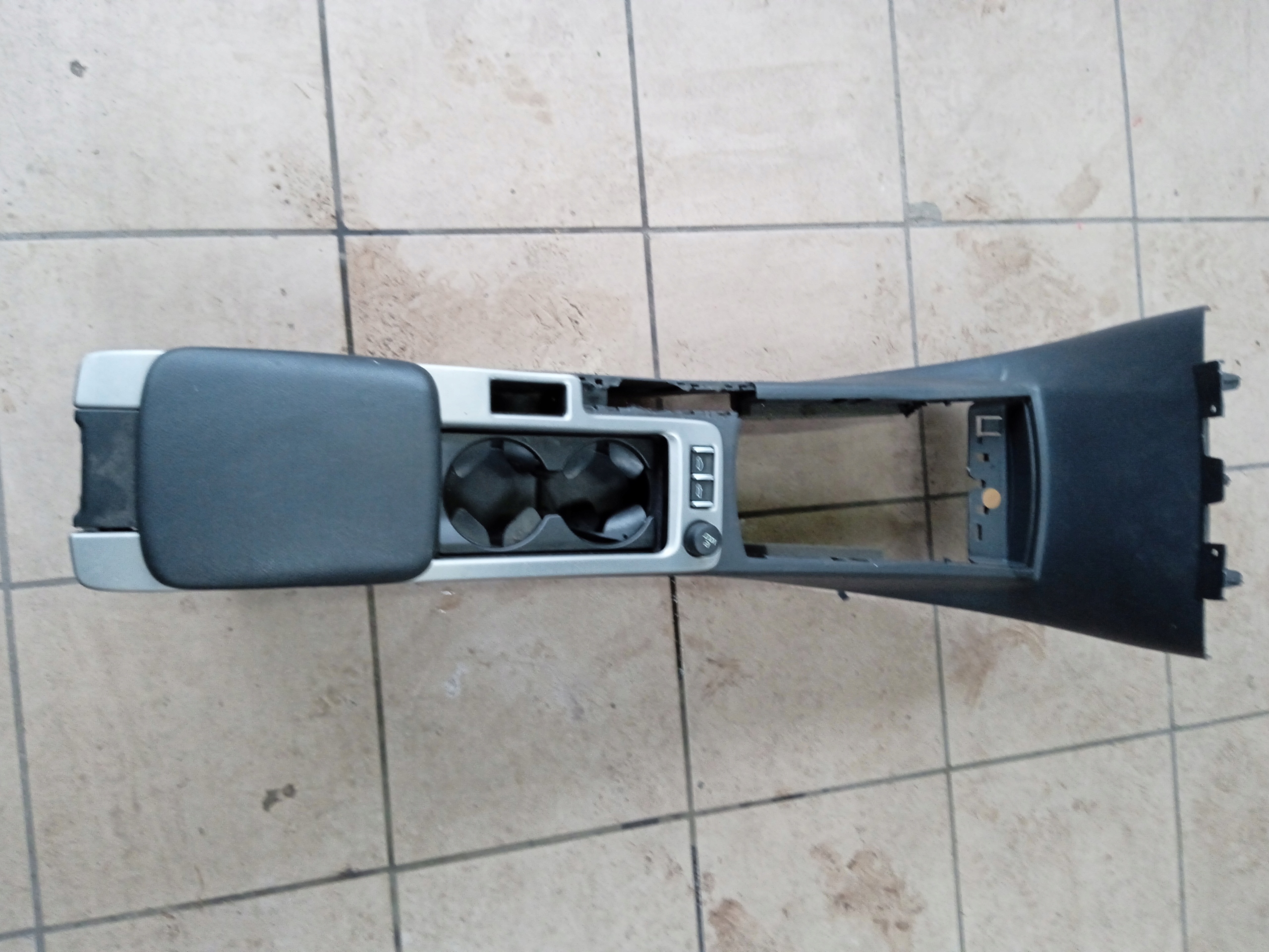 ТУНЕЛЬ ЦЕНТРАЛЬНИЙ ПІДЛОКІТНИК VOVLO C 70