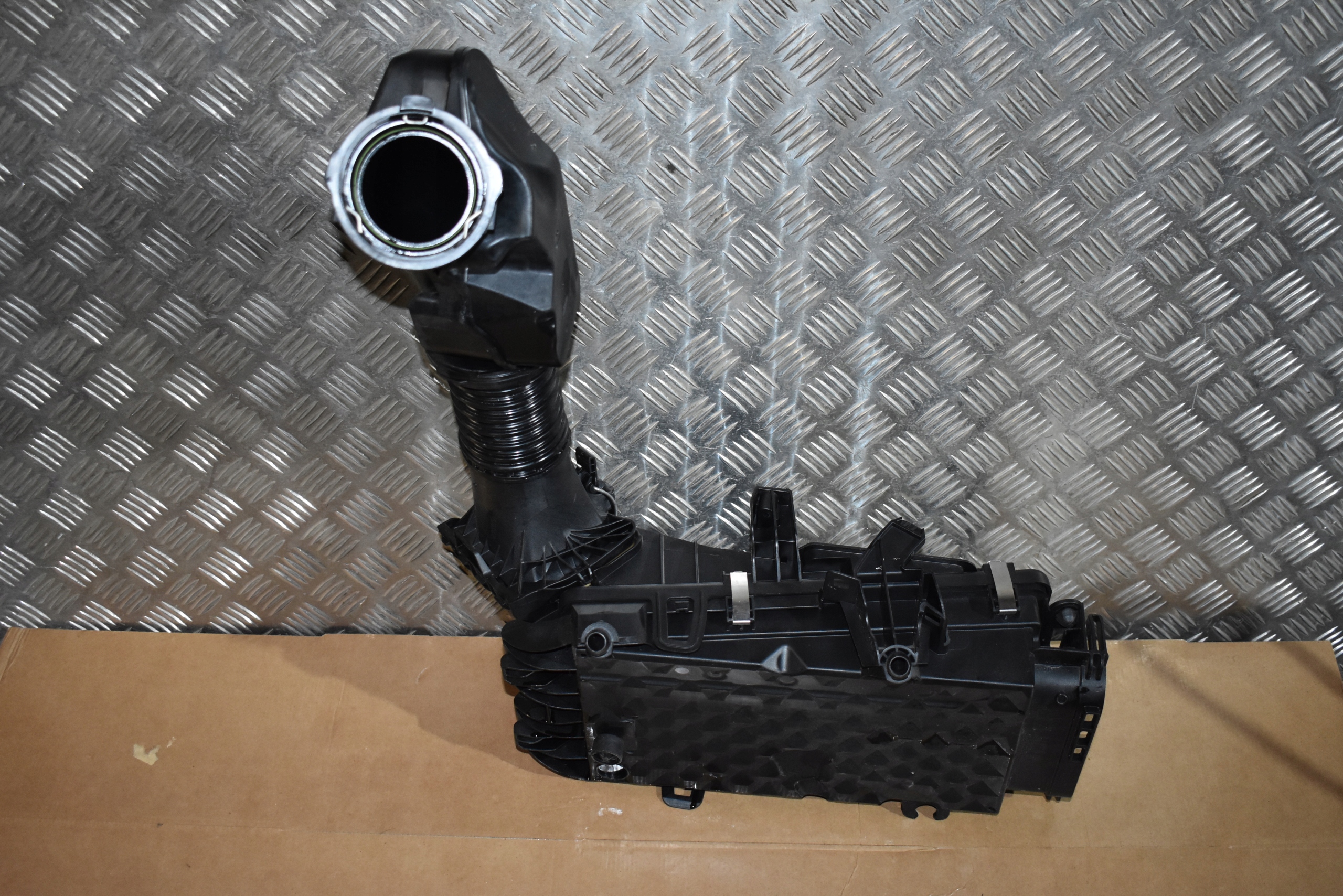 IDEALNY FILTER luft + REZONATOR MERCEDES W206 W214 W254 1