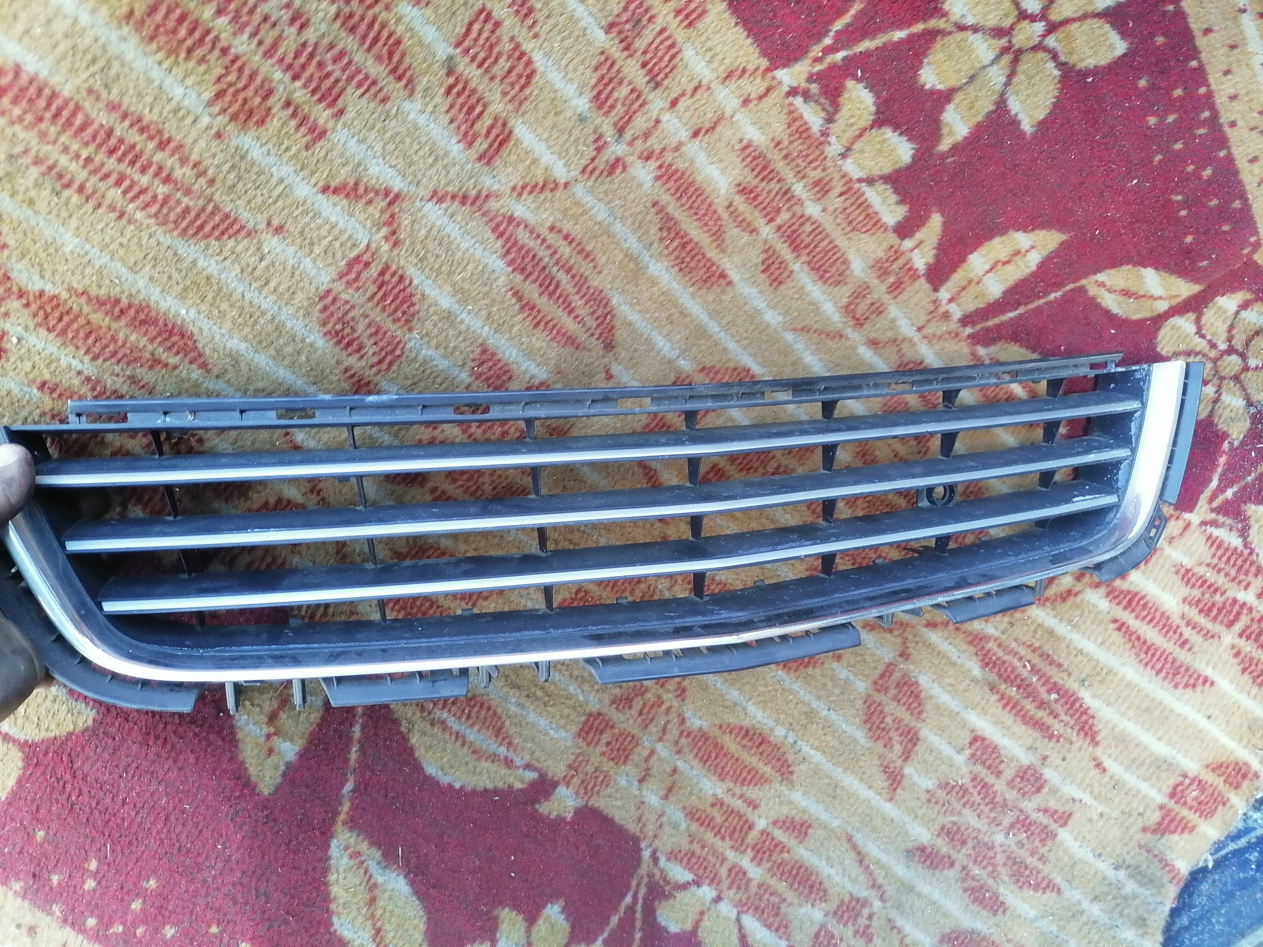 grid central of a bumper front OPEL ASTRA III LIFT