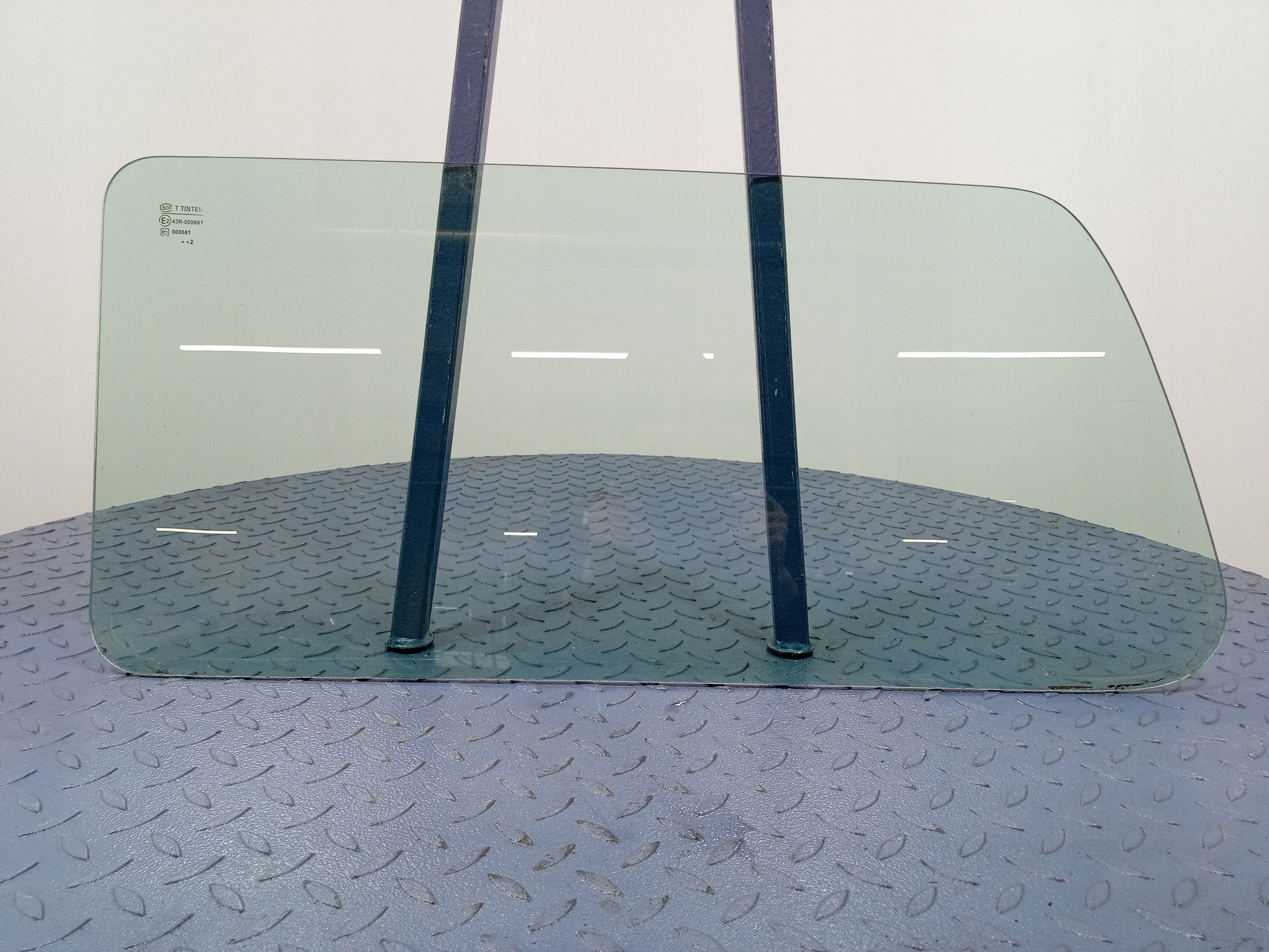 LADA NIVA 3D КУЗОВНОЕ СТЕКЛО ЗАДНИЙ ЛЕВЫЙ 02R