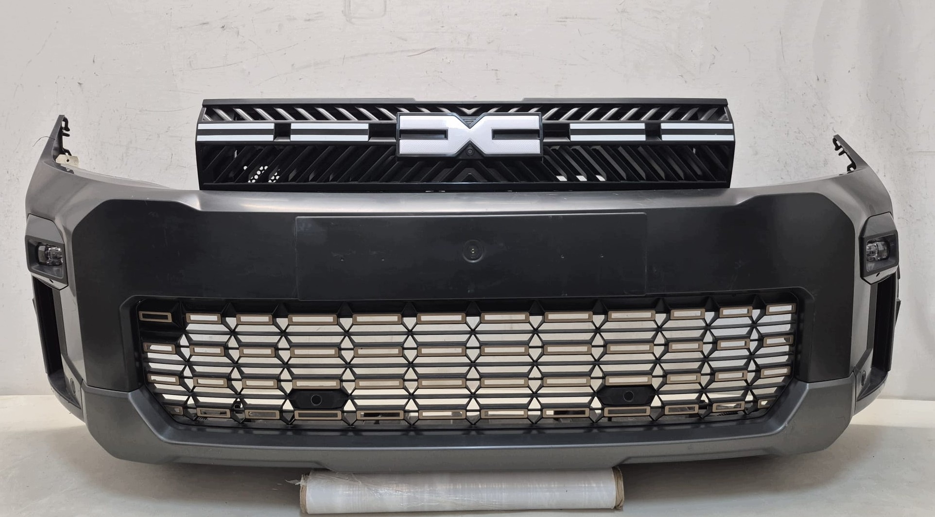 DACIA BIGSTER 25- bumper front front PDC KAMERA 620228075R