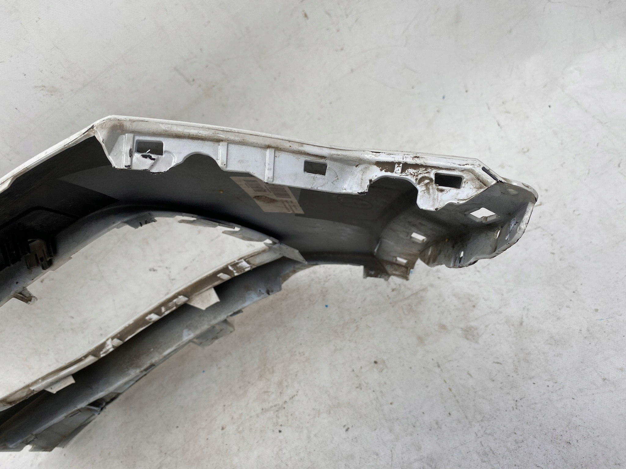 AUDI Q3 II 18- corner of a bumper right front PDC 83A807438