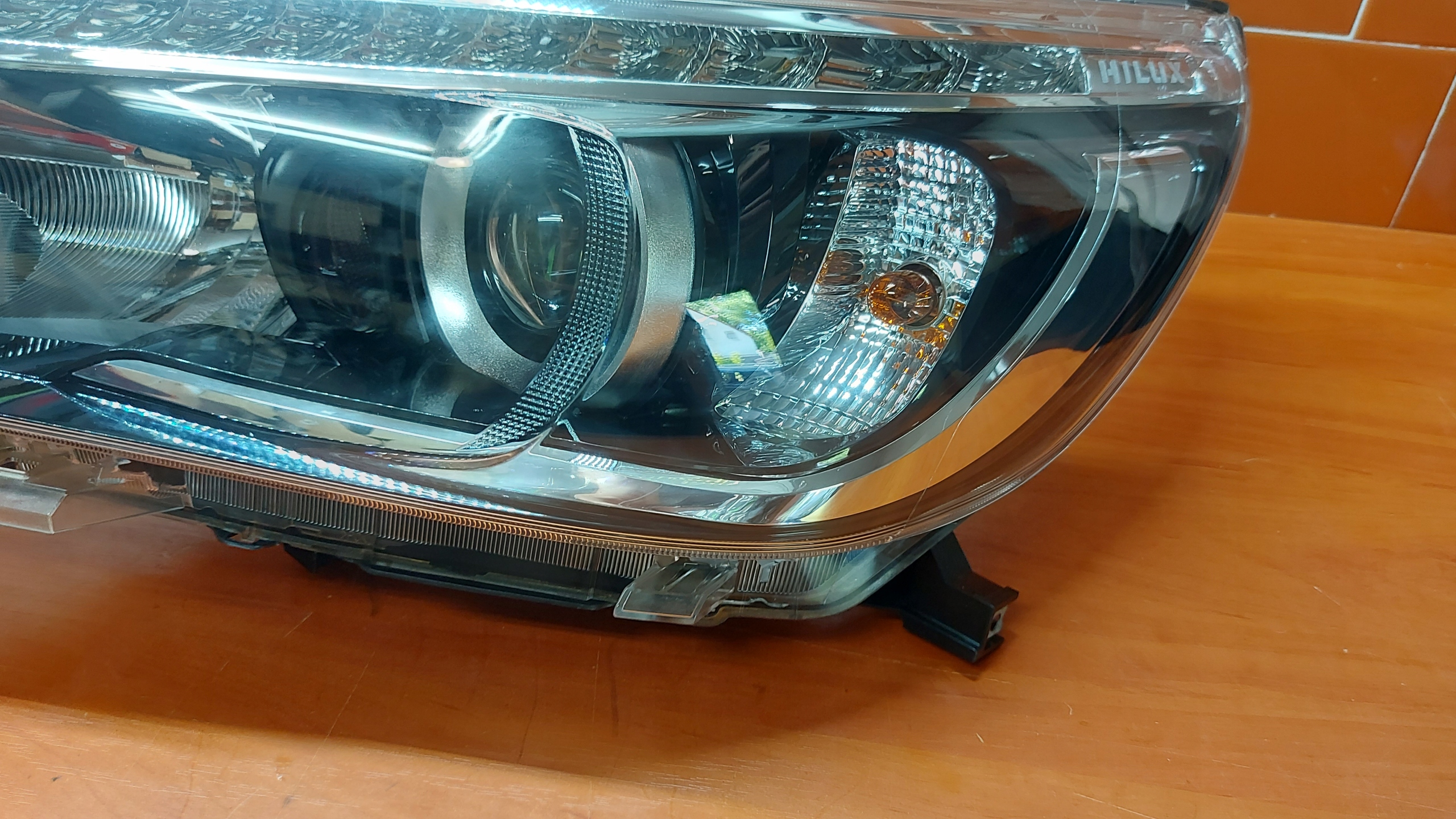 REFLEKTOR light left left front TOYOTA HILUX VIII 15-20